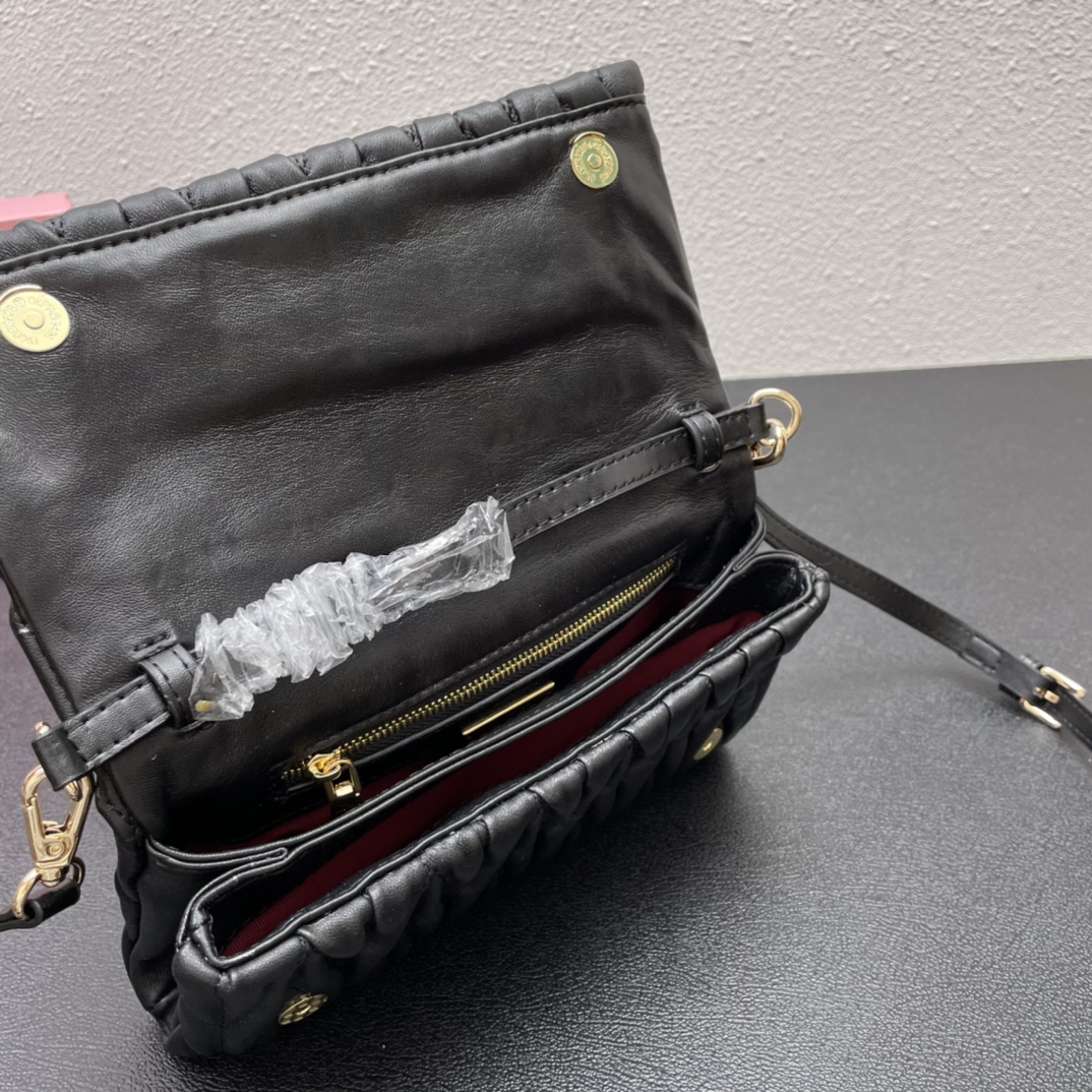 【MIUMIU】22x14x4cm  -4色