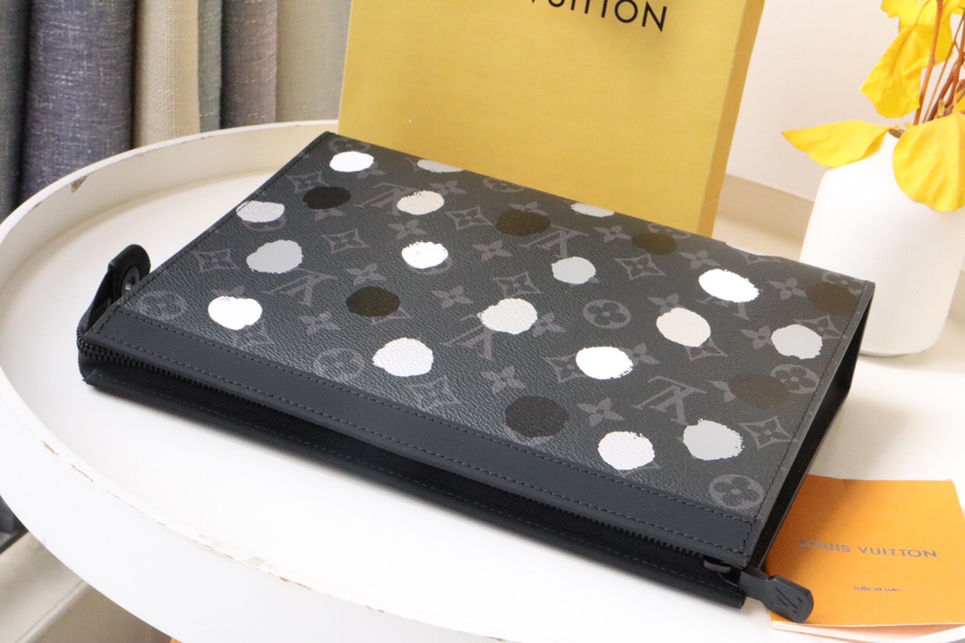 【LOUIS VUITTON】LV X YK POCHETTEVOYAGE 26 x 20 x 2cm