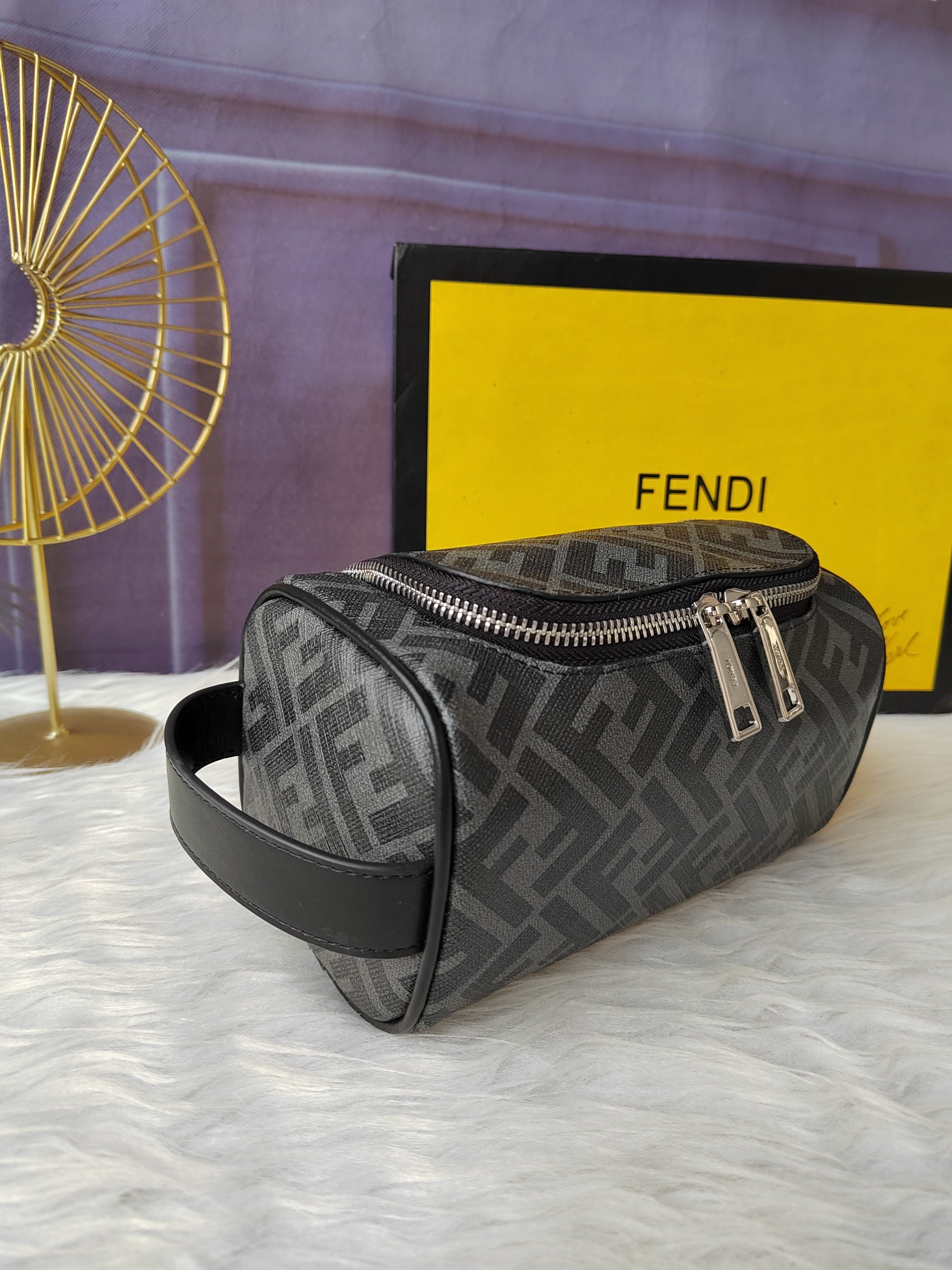 【FENDI】化粧ポーチ   サイズ: 25x13x13cm -3色