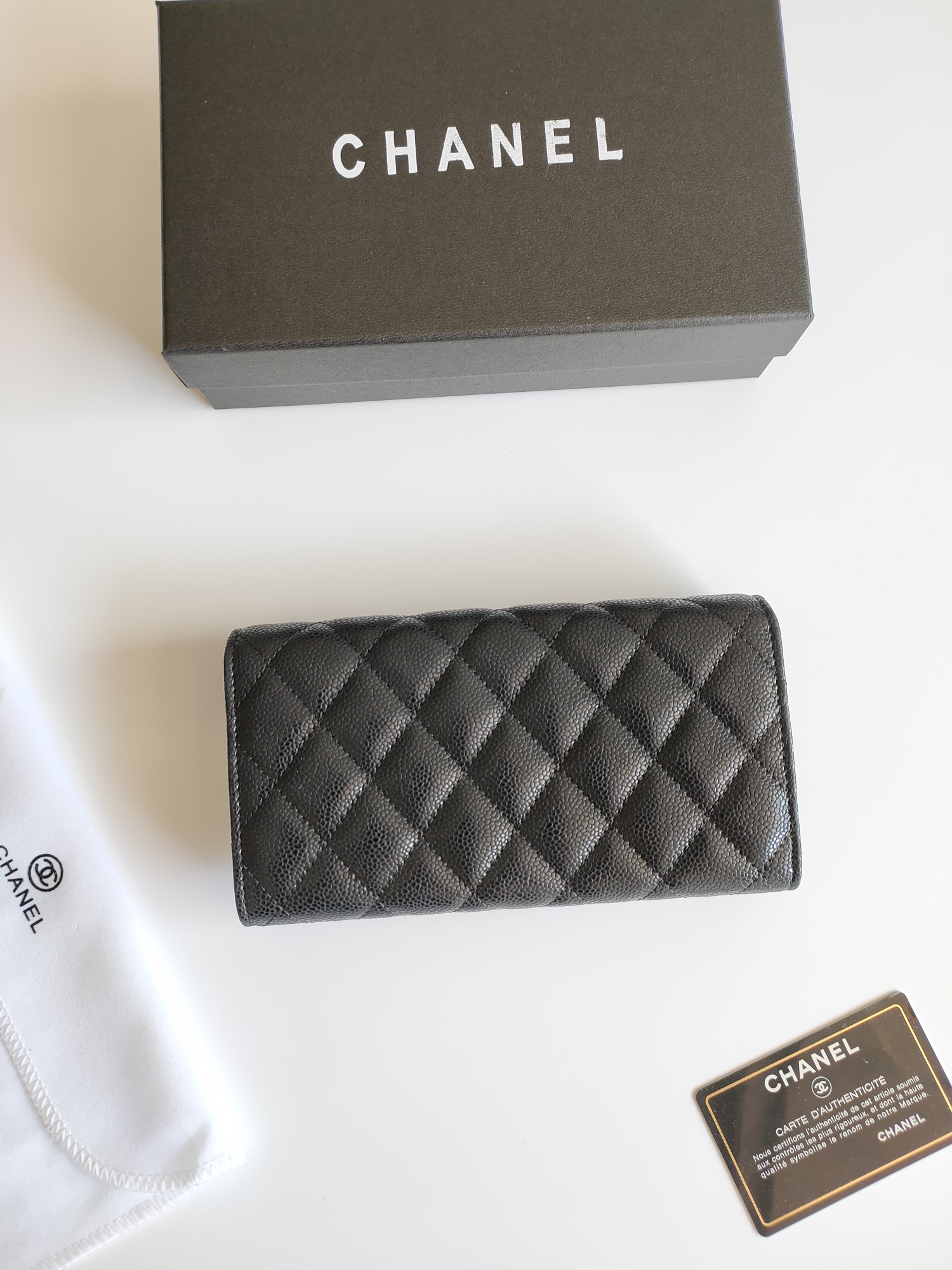 【CHANEL 】二つ折り財布  19-10-3CM