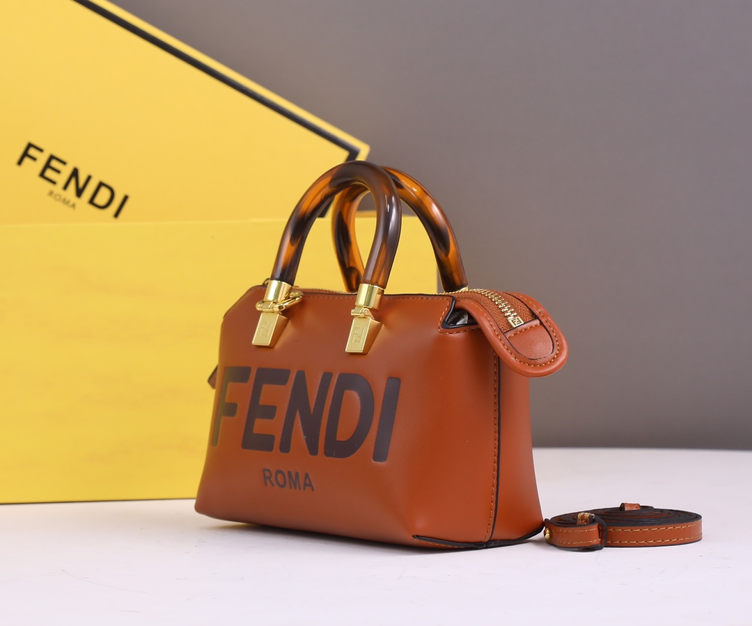 【FENDI】 By The Way Boston  サイズ: 17x8x12 cm -4色