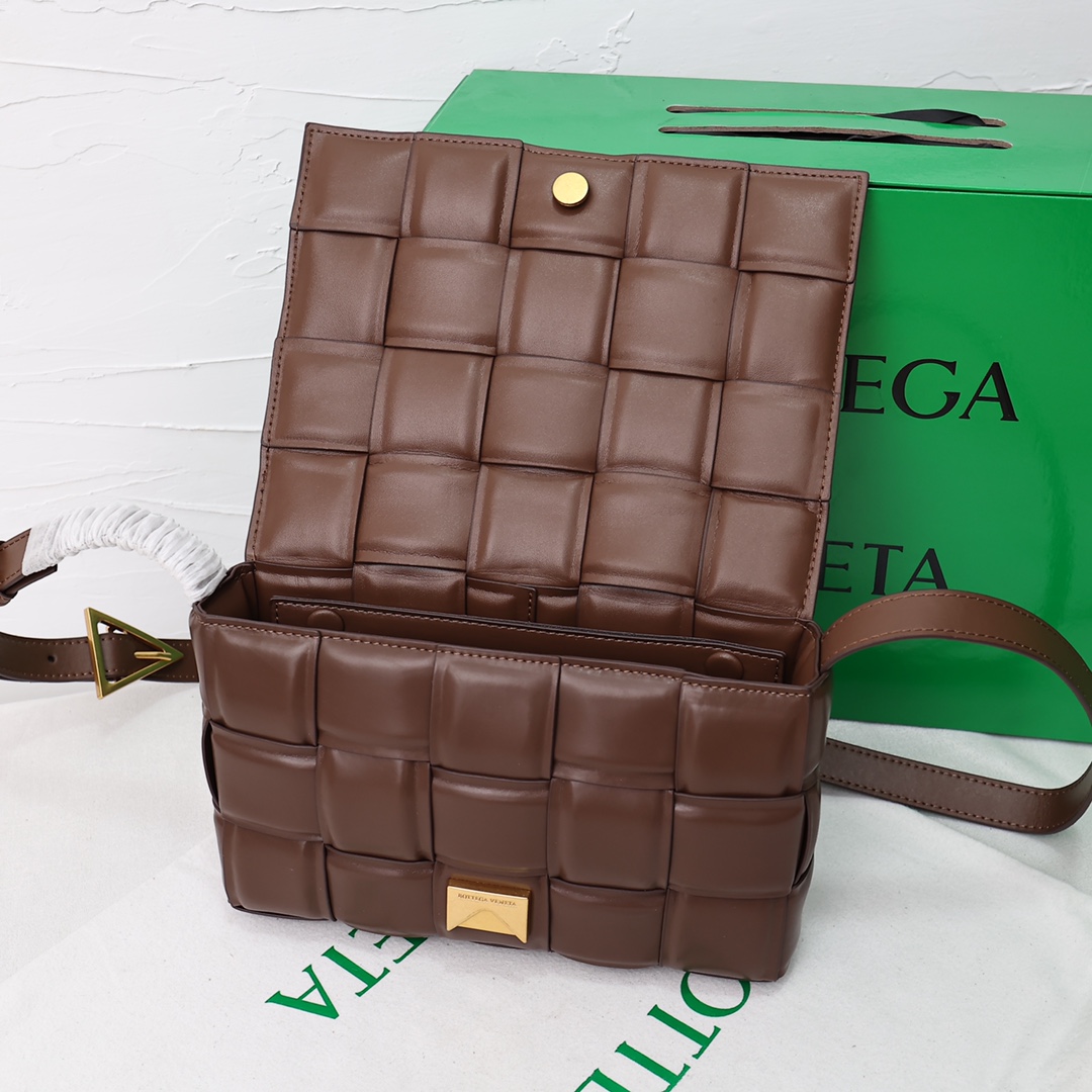 【Bottega Veneta】BV Padded Cassette bag -26*8*18CM -10色