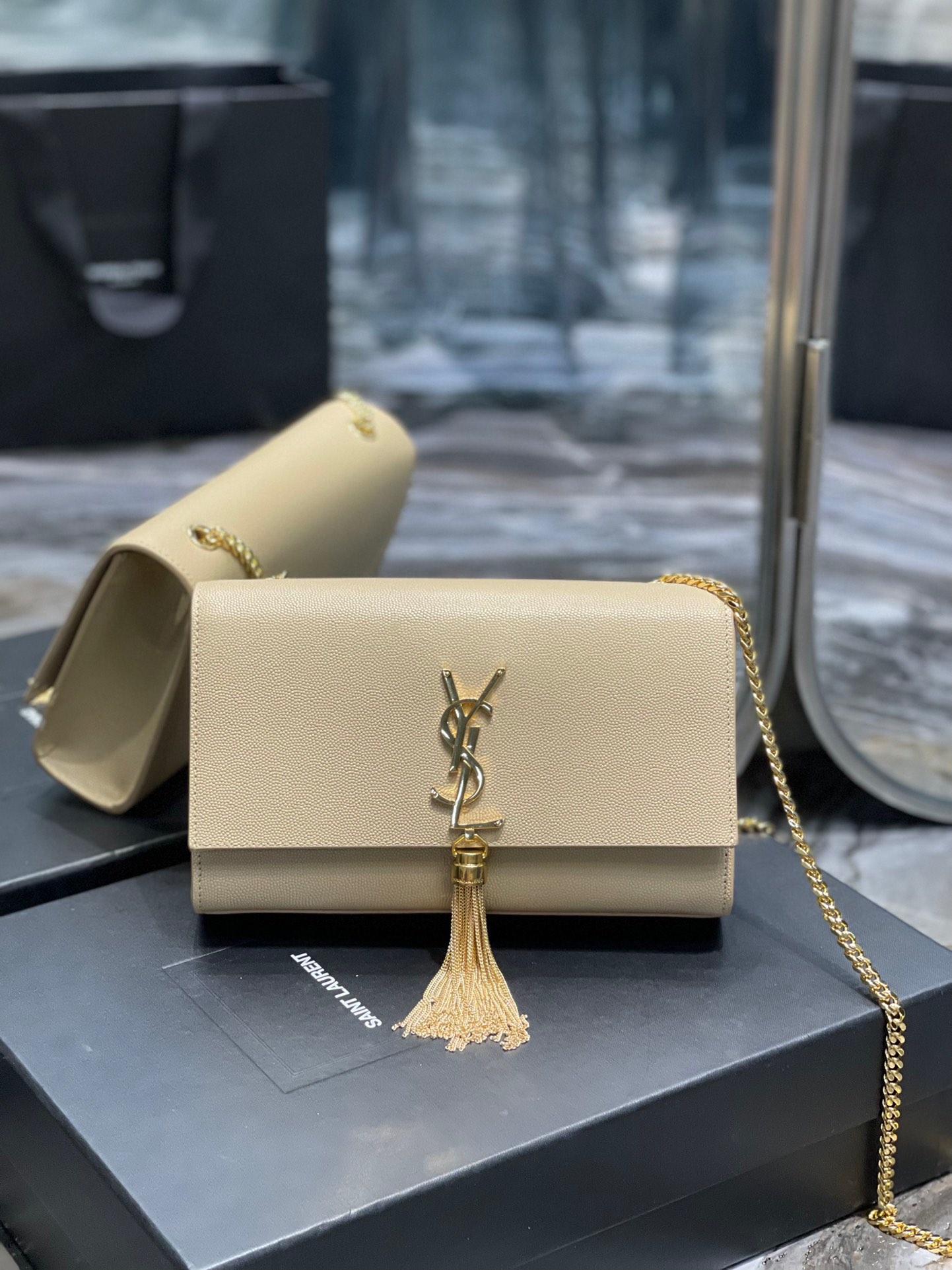 【SAINT LAURENT】  サイズ: 24x14.5x5cm -3色