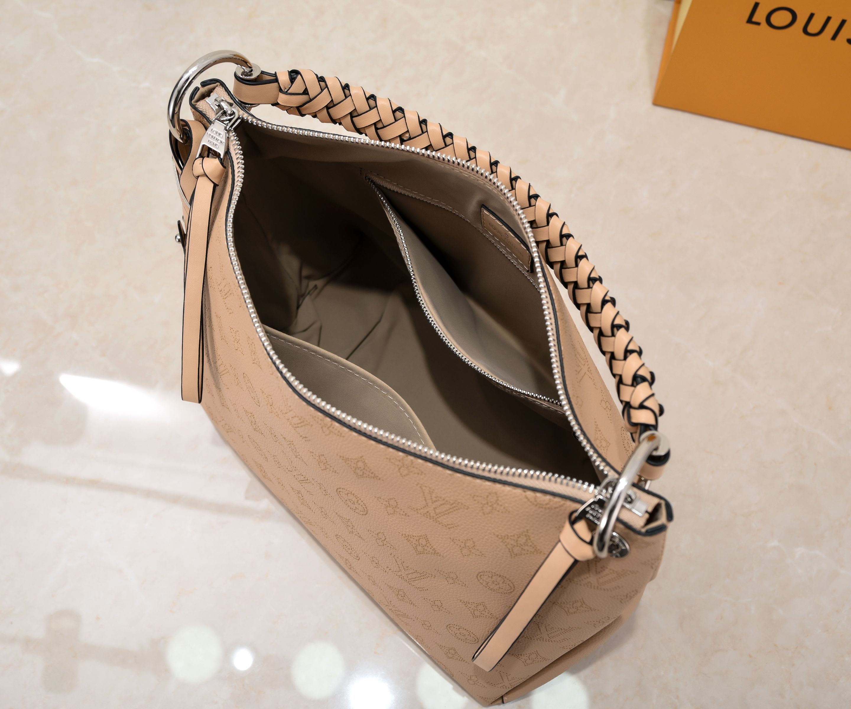 【LOUIS VUITTON】  32*26*17cm -4色