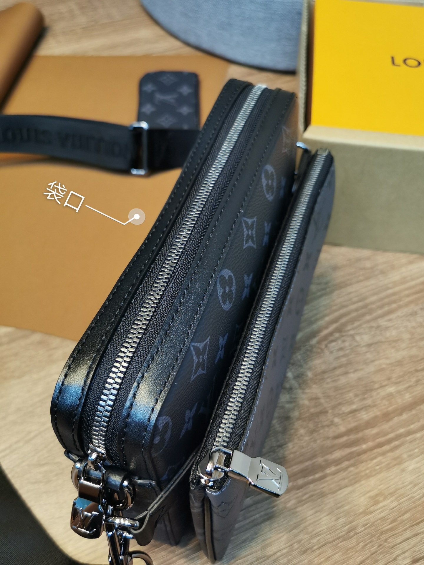 【LOUIS VUITTON】 番号：M69443 サイズ: 25-4-18cm