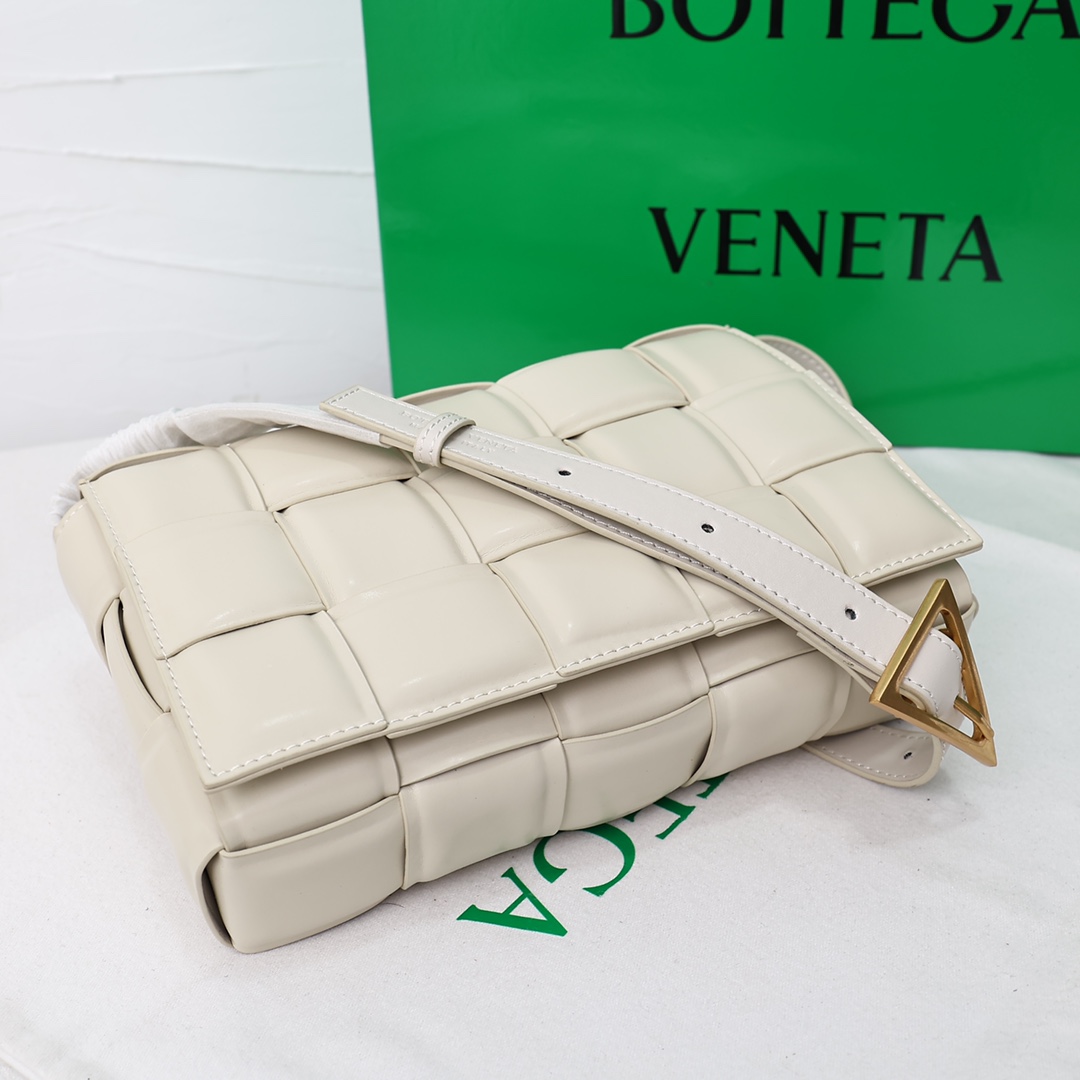 【Bottega Veneta】BV Padded Cassette bag -26*8*18CM -10色
