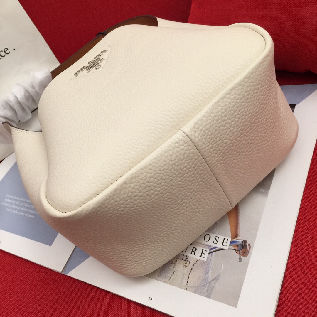 【PRADA】 サイズ: 23x21x13cm -4色