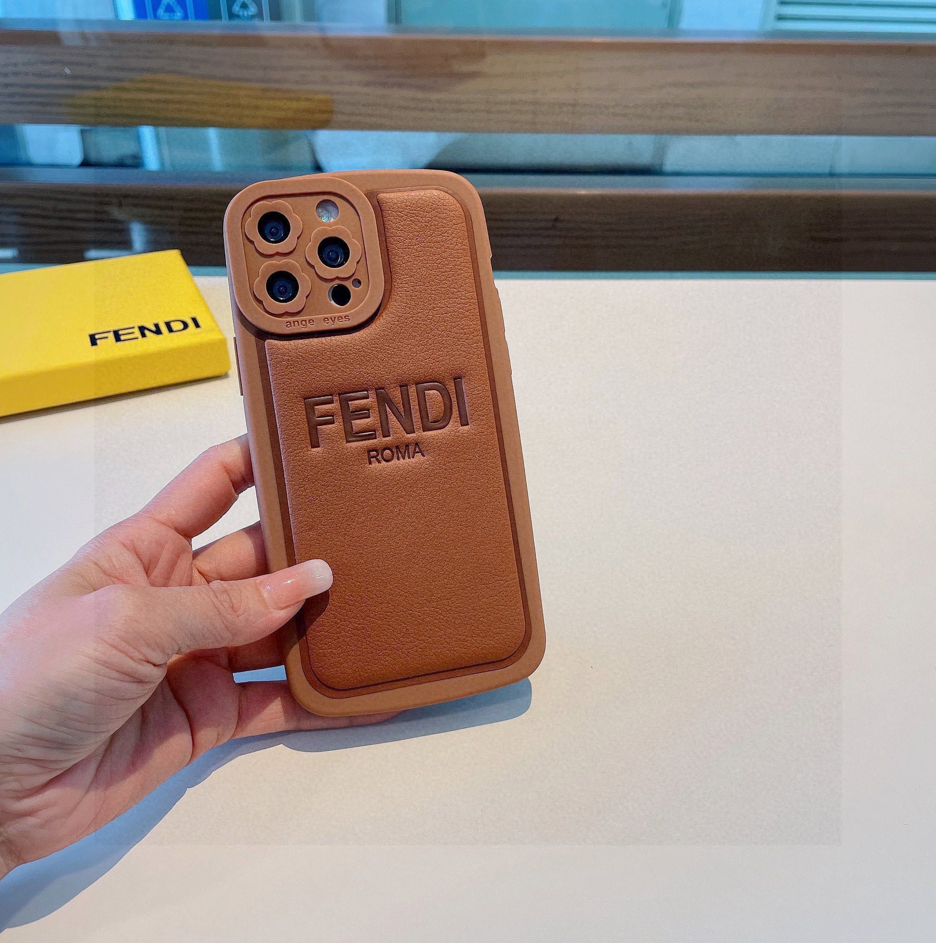 【スマホケース】FENDI  携帯カバー