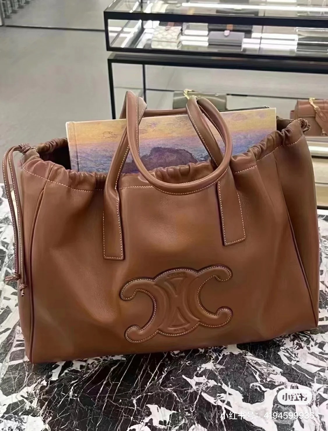 人気商品  CELINE  CABAS TRIOMPHE  44 X 28 X 18cm-全2色