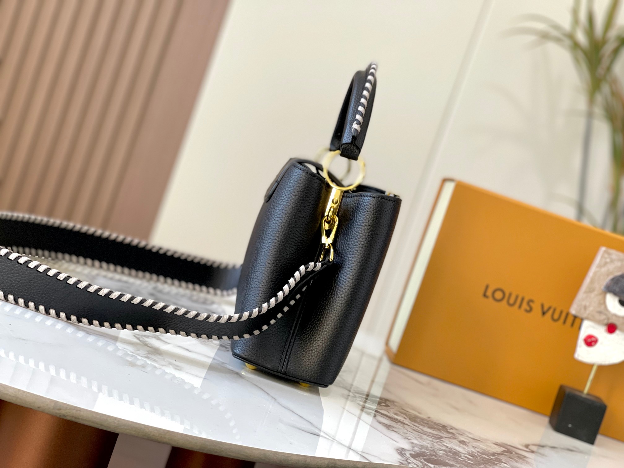 【LOUIS VUITTON】 Capucines -2SIZE  -2色