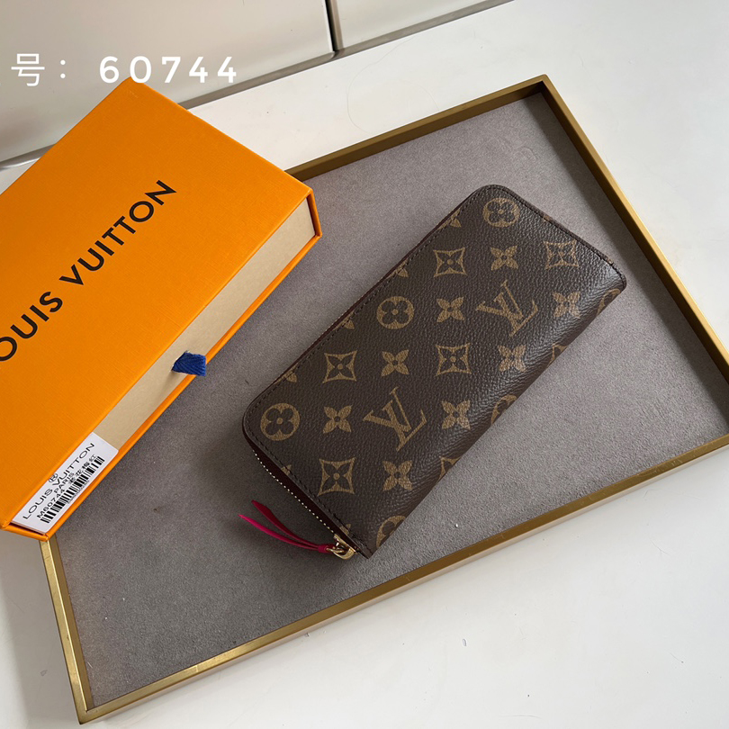 国内在庫(3日にお届け)  【LOUIS VUITTON】財布 M60744