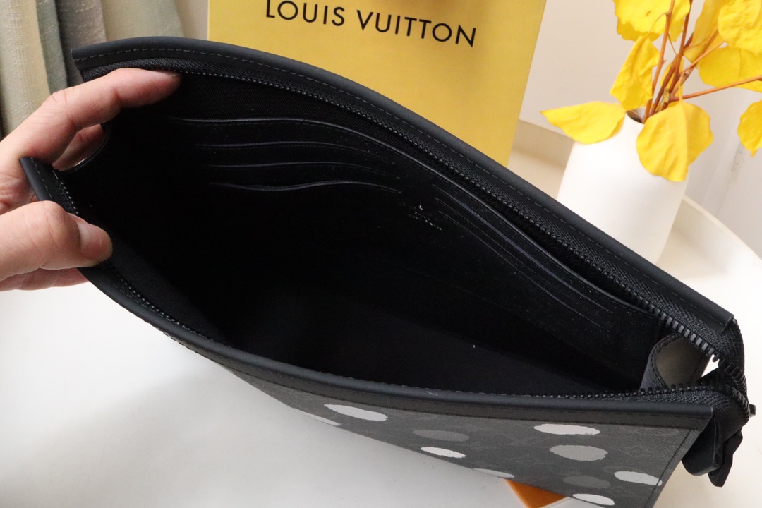【LOUIS VUITTON】LV X YK POCHETTEVOYAGE 26 x 20 x 2cm