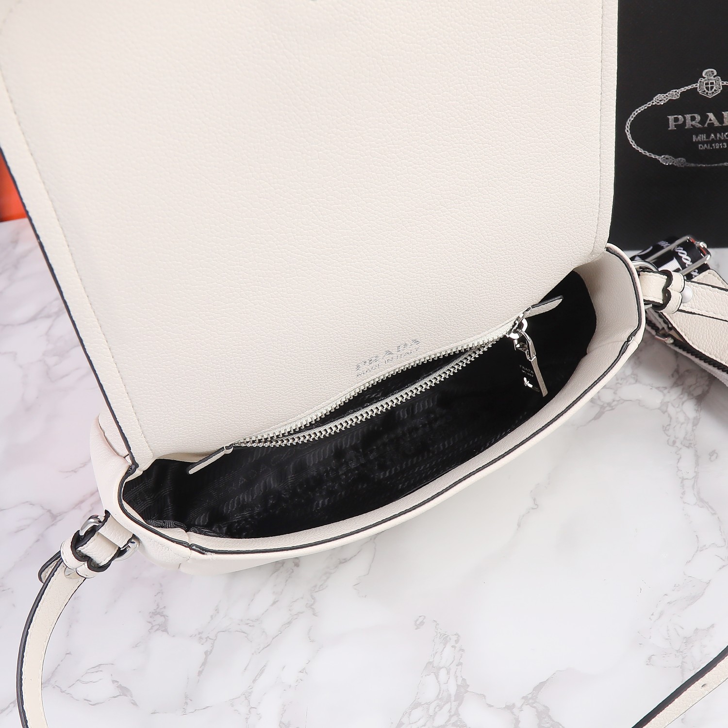 【PRADA】 サイズ: 23*18*9CM -3色