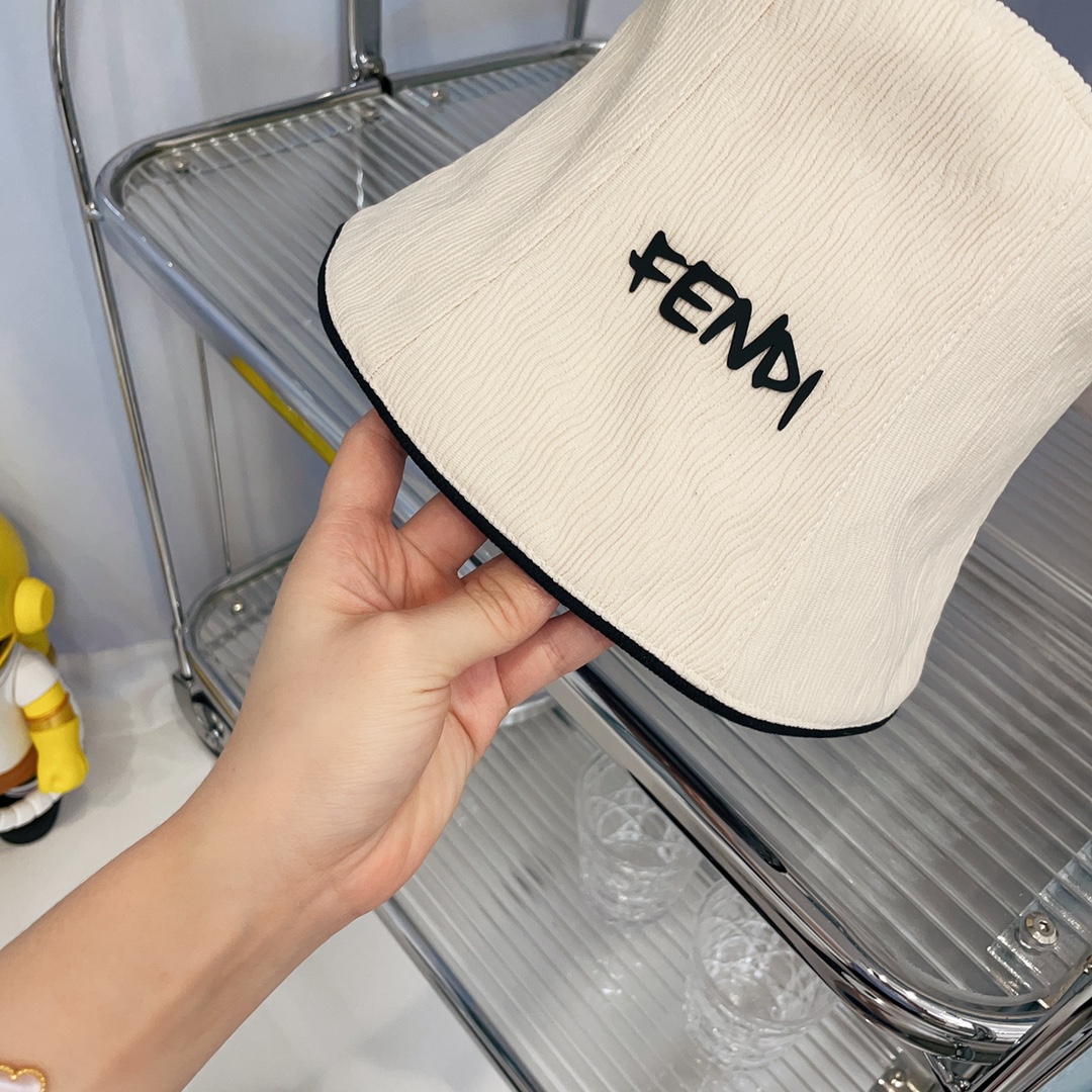【キャップ 】FENDI  -3色