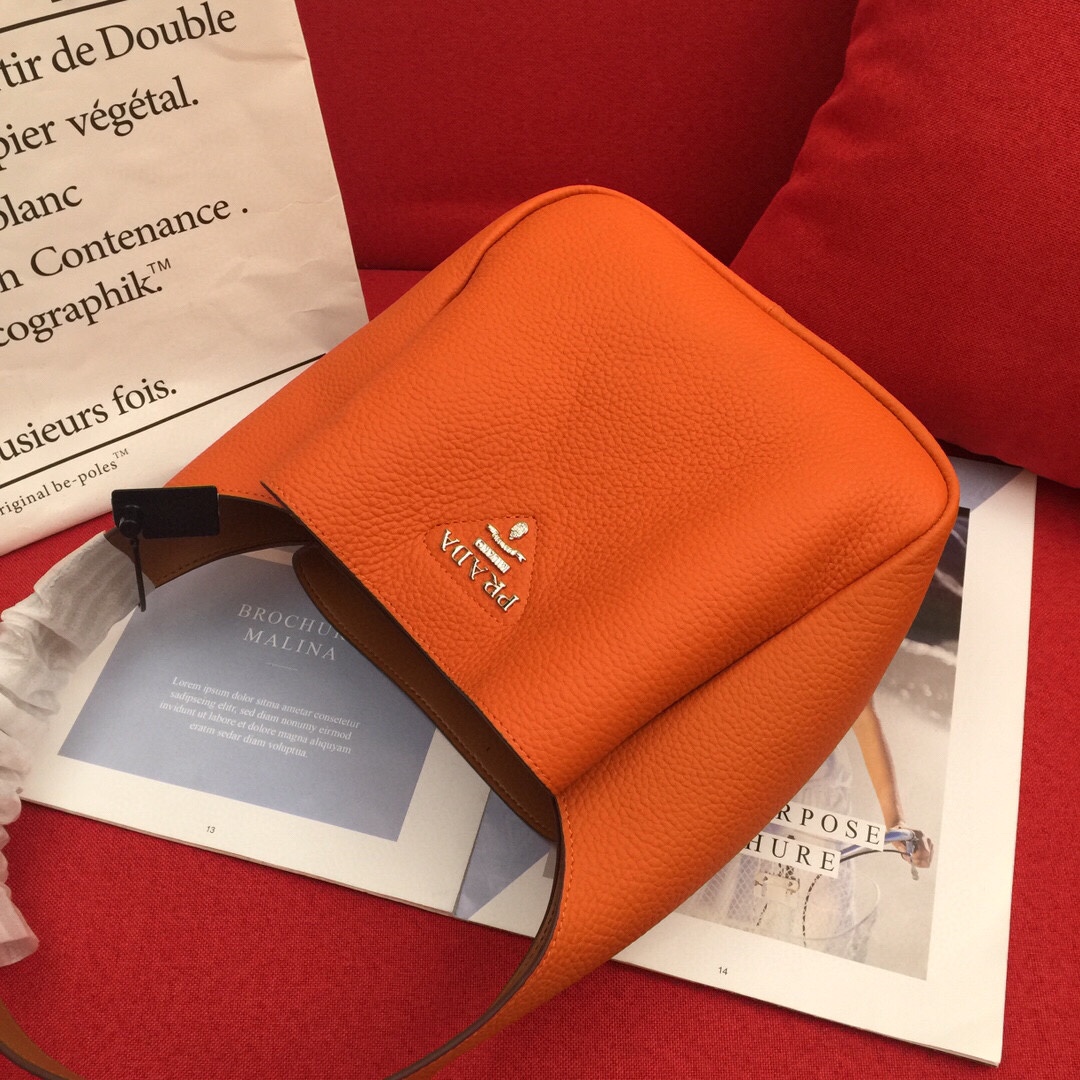 【PRADA】 サイズ: 23x21x13cm -4色