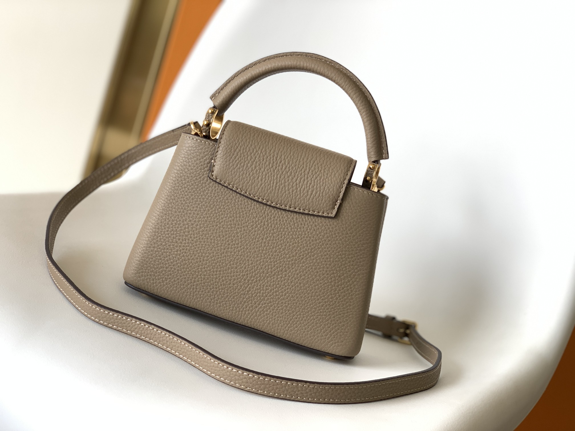 【LOUIS VUITTON】新作人気の Capucines mini  size:21x14x8 cm  -4色