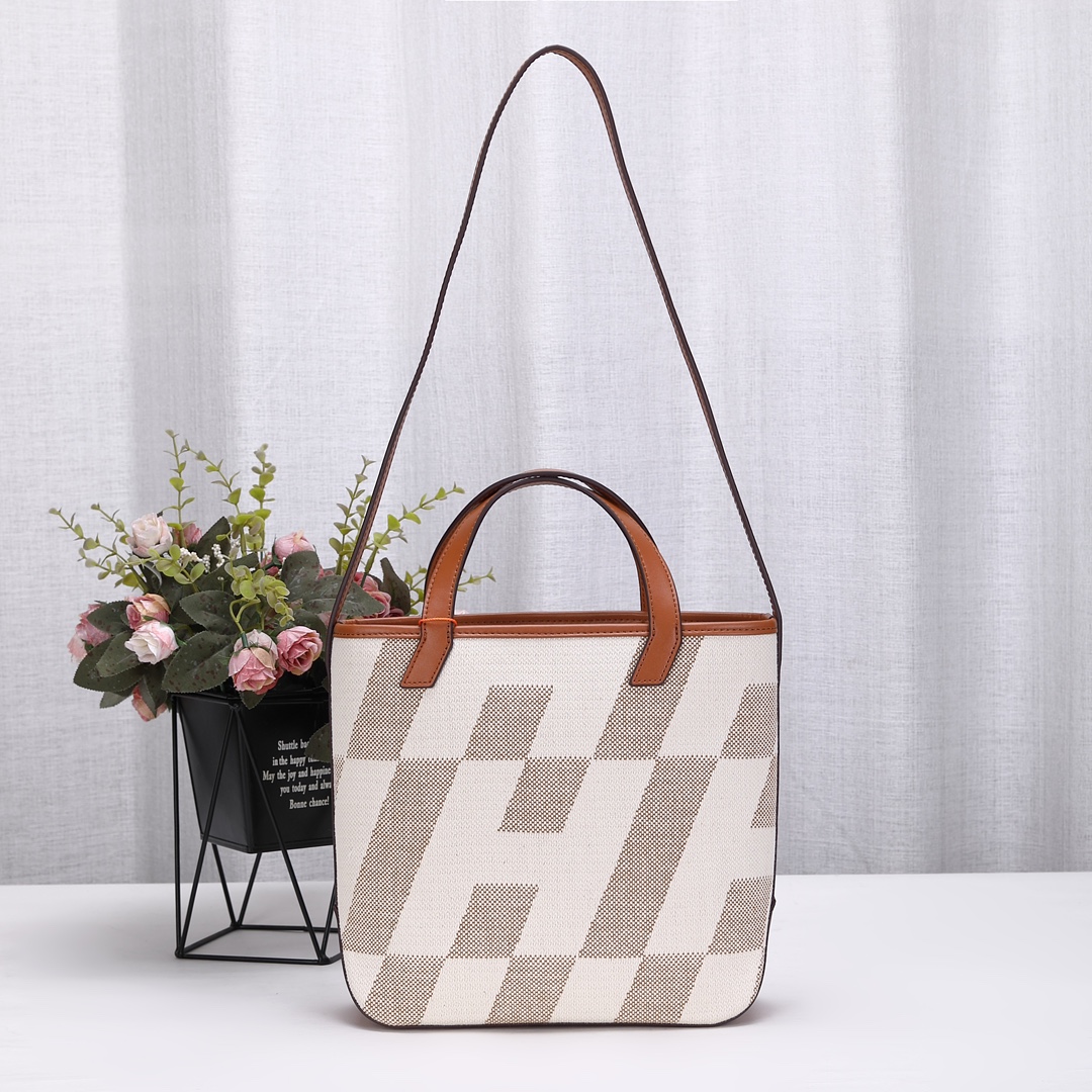 HERMES(エルメス)  CABAS HEN BIAIS Hen biais 27-8.5-24cm  2色