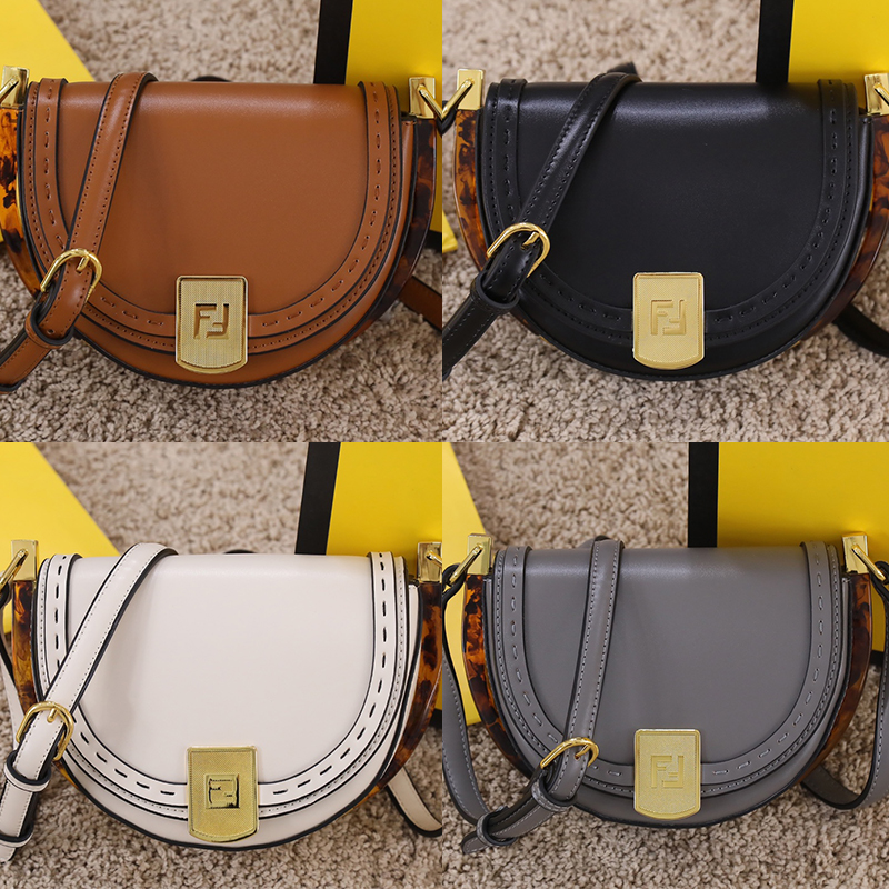 【FENDI】 番号:3368  サイズ: 21x9x14cm -4色