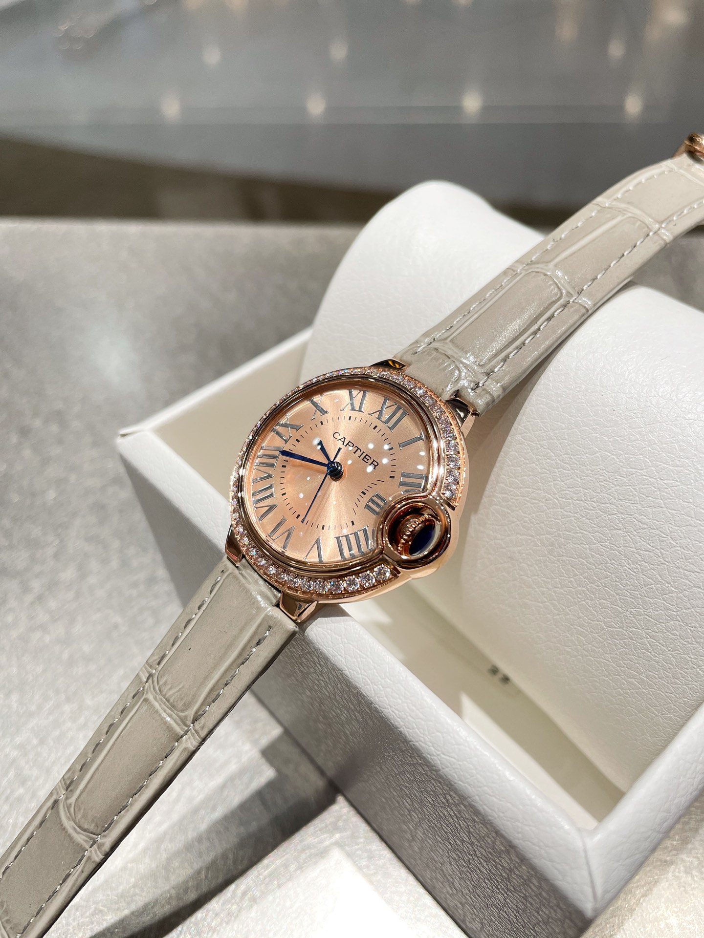【Cartier】 レディース  33MM