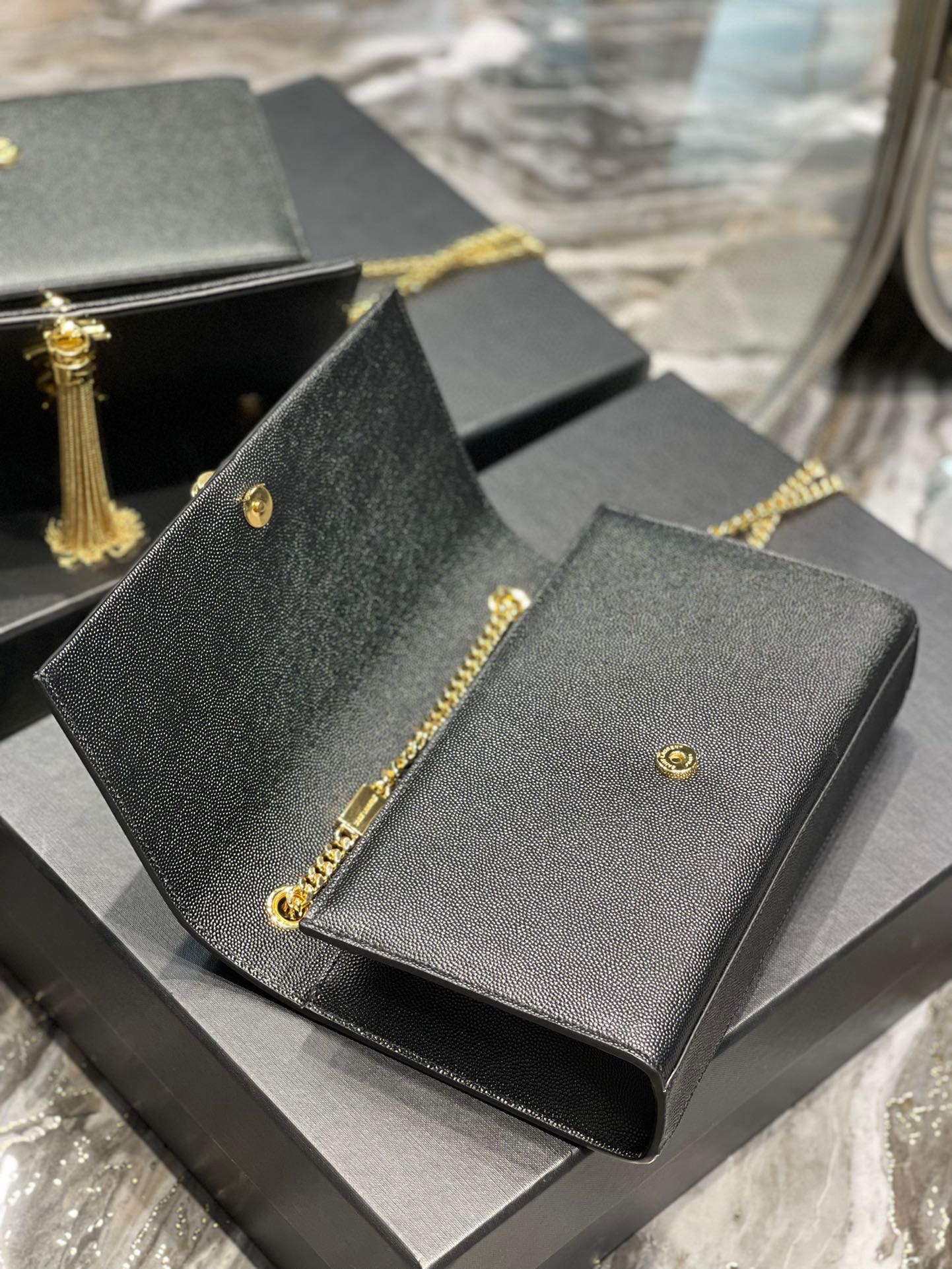 【SAINT LAURENT】  サイズ: 24x14.5x5cm -3色