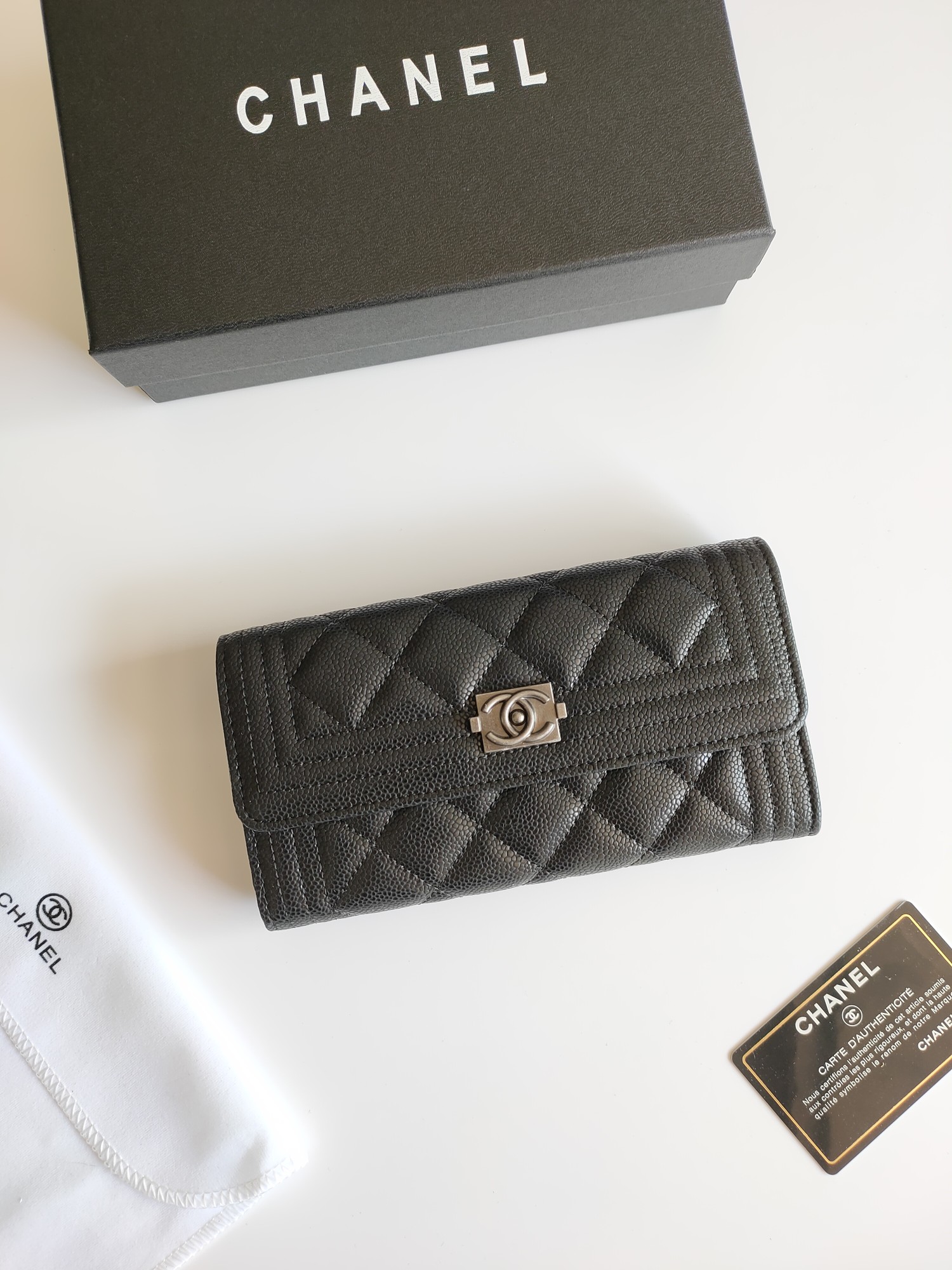 【CHANEL 】二つ折り財布  19-10-3CM