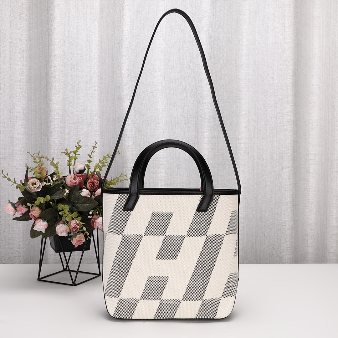 HERMES(エルメス)  CABAS HEN BIAIS Hen biais 27-8.5-24cm  2色