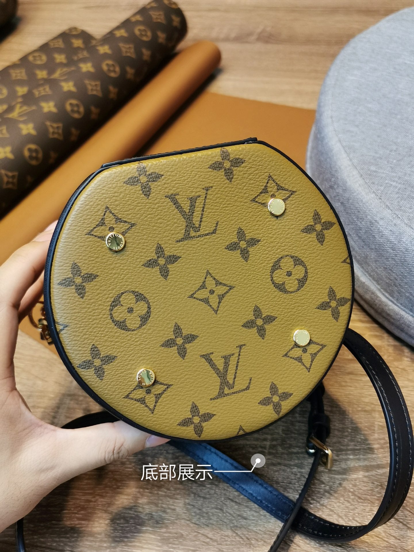 【LOUIS VUITTON】 番号：M43986 サイズ:15.0x 17.0x 15.0 CM