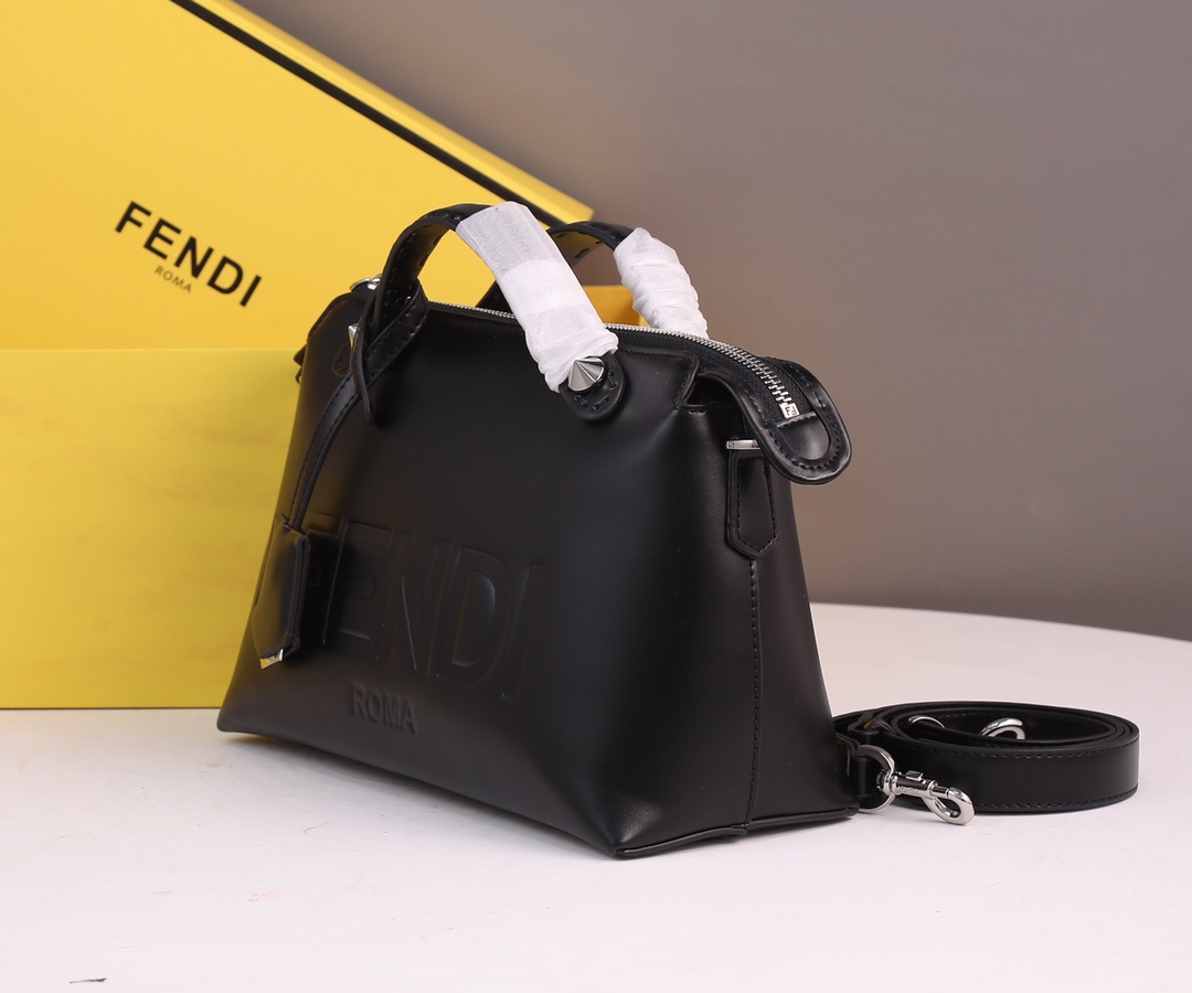 【FENDI】 By The Way Boston  サイズ: 28x8x15cm -5色