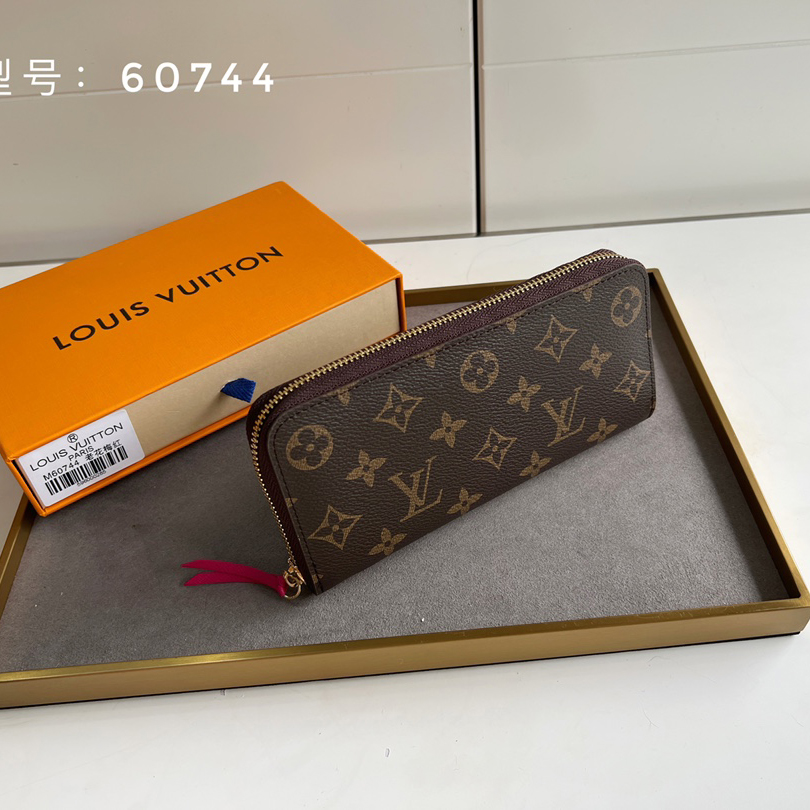 国内在庫(3日にお届け)  【LOUIS VUITTON】財布 M60744