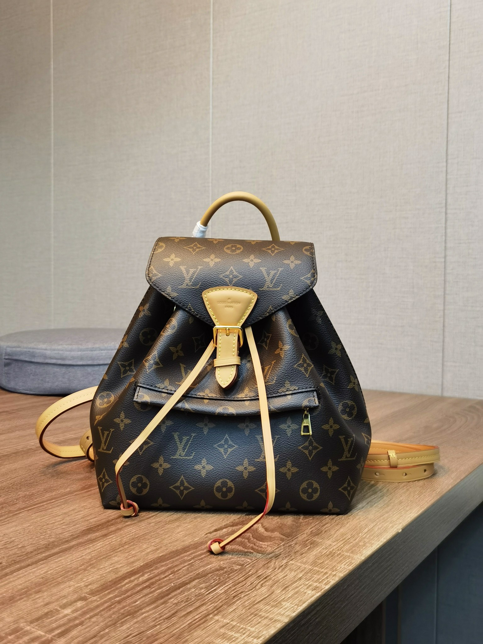 【LOUIS VUITTON】Montsouris   -2SIZE -2色