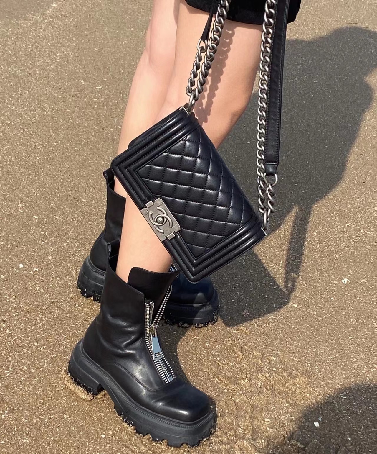 (シャネル )ボーイキャビアスキンショルダBAG LEBOY 2size