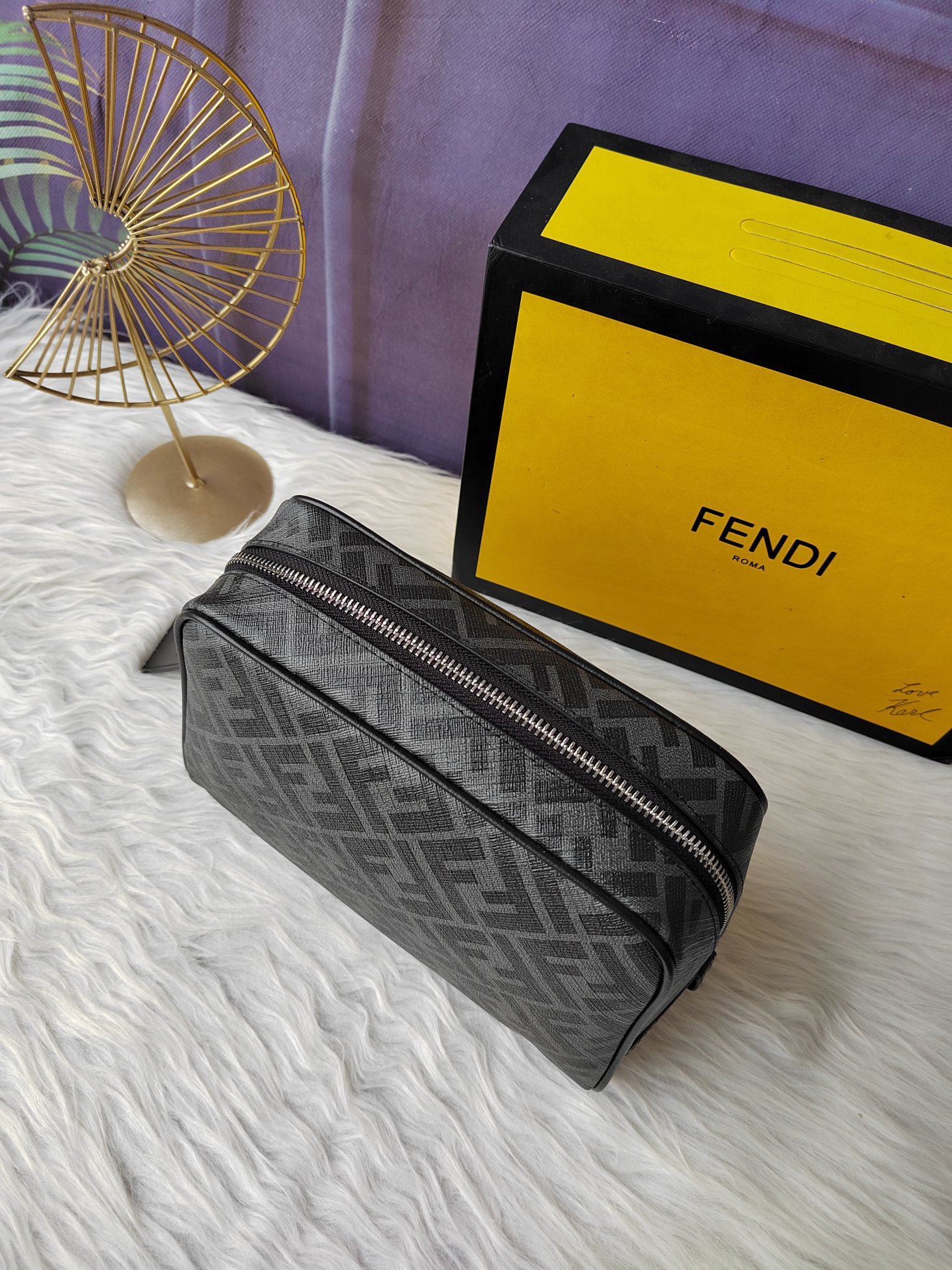【FENDI】化粧ポーチ   サイズ: 25x17x13cm -3色