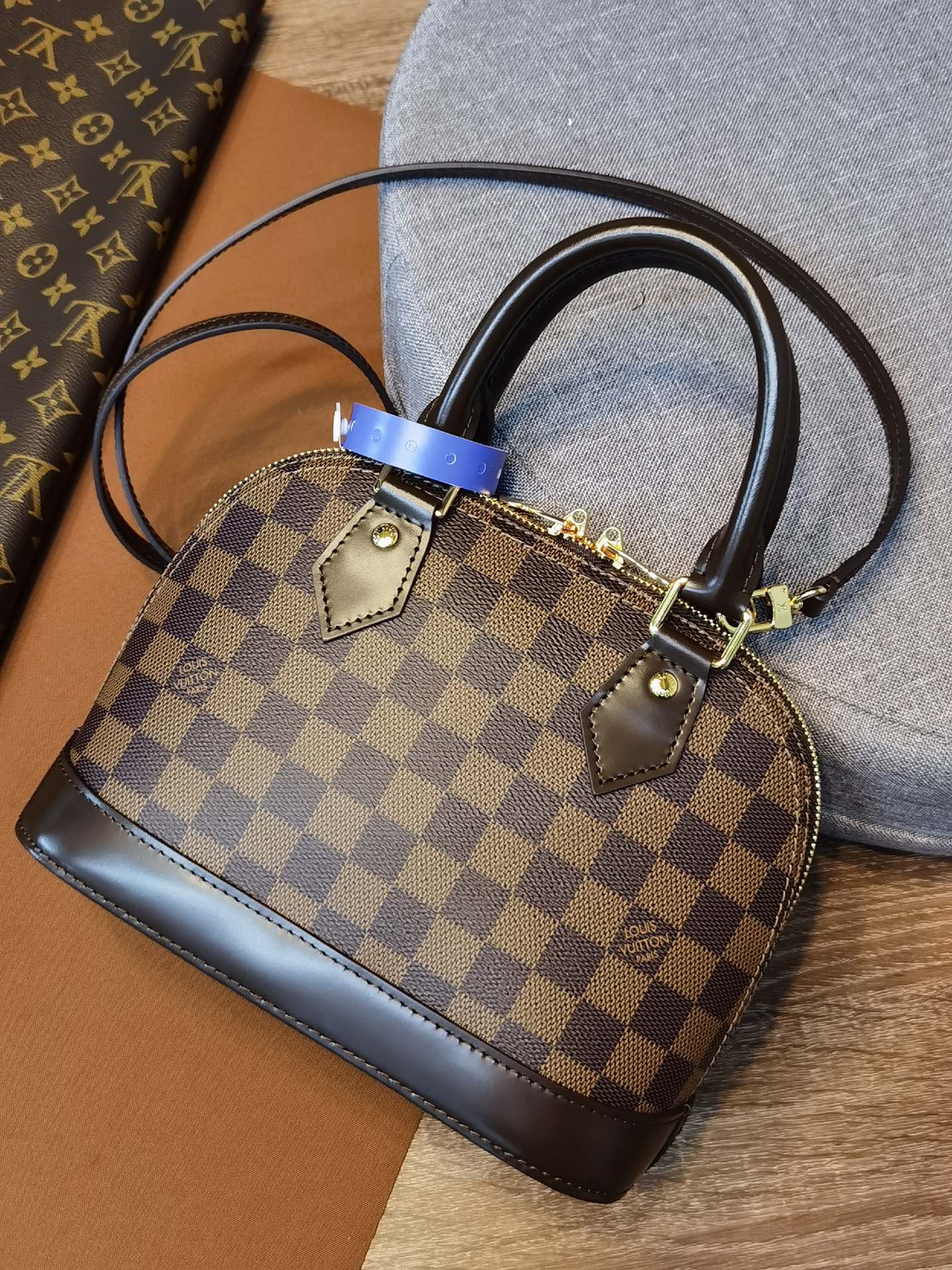 人気商品  アルマ BB M53152 N41221 23.5 x 17.5 x 11.5 cm-全2色