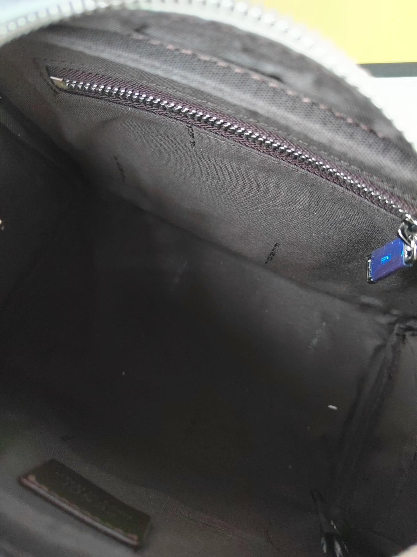 【FENDI】化粧ポーチ   サイズ: 25x17x13cm -3色