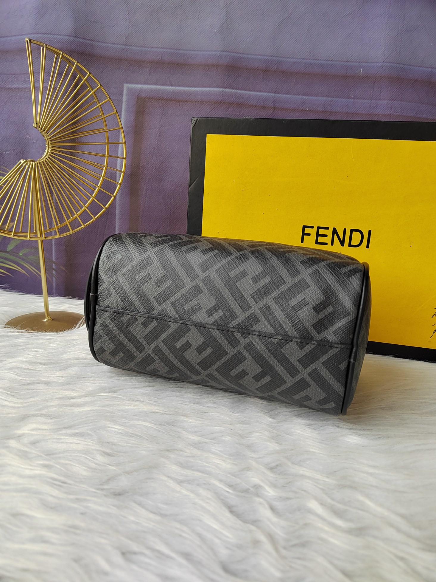 【FENDI】化粧ポーチ   サイズ: 25x13x13cm -3色