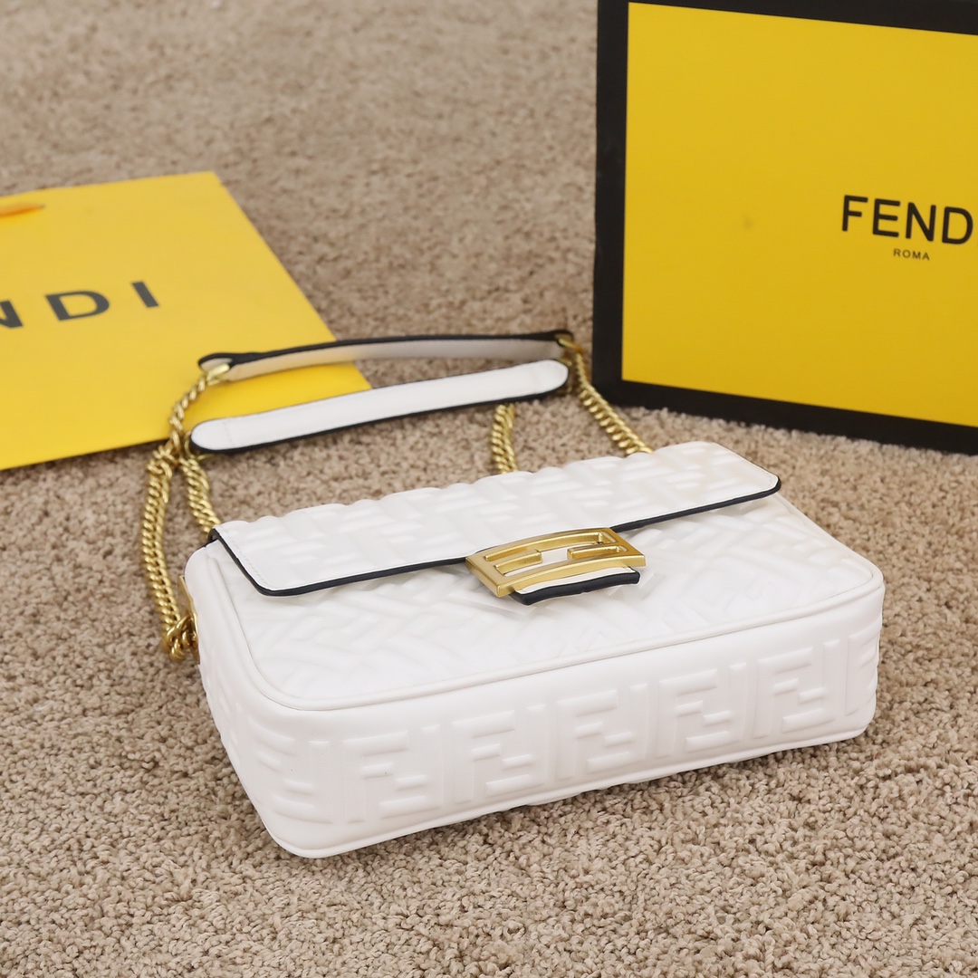 【FENDI】 番号:3304  サイズ:24×7×13cm  -3色