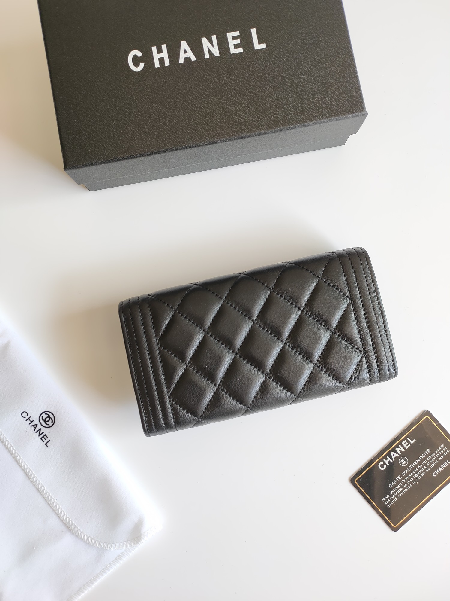 【CHANEL 】二つ折り財布  19-10-3CM