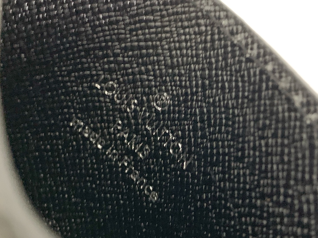 【LOUIS VUITTON】パスケース  7x11x2cm  -7色