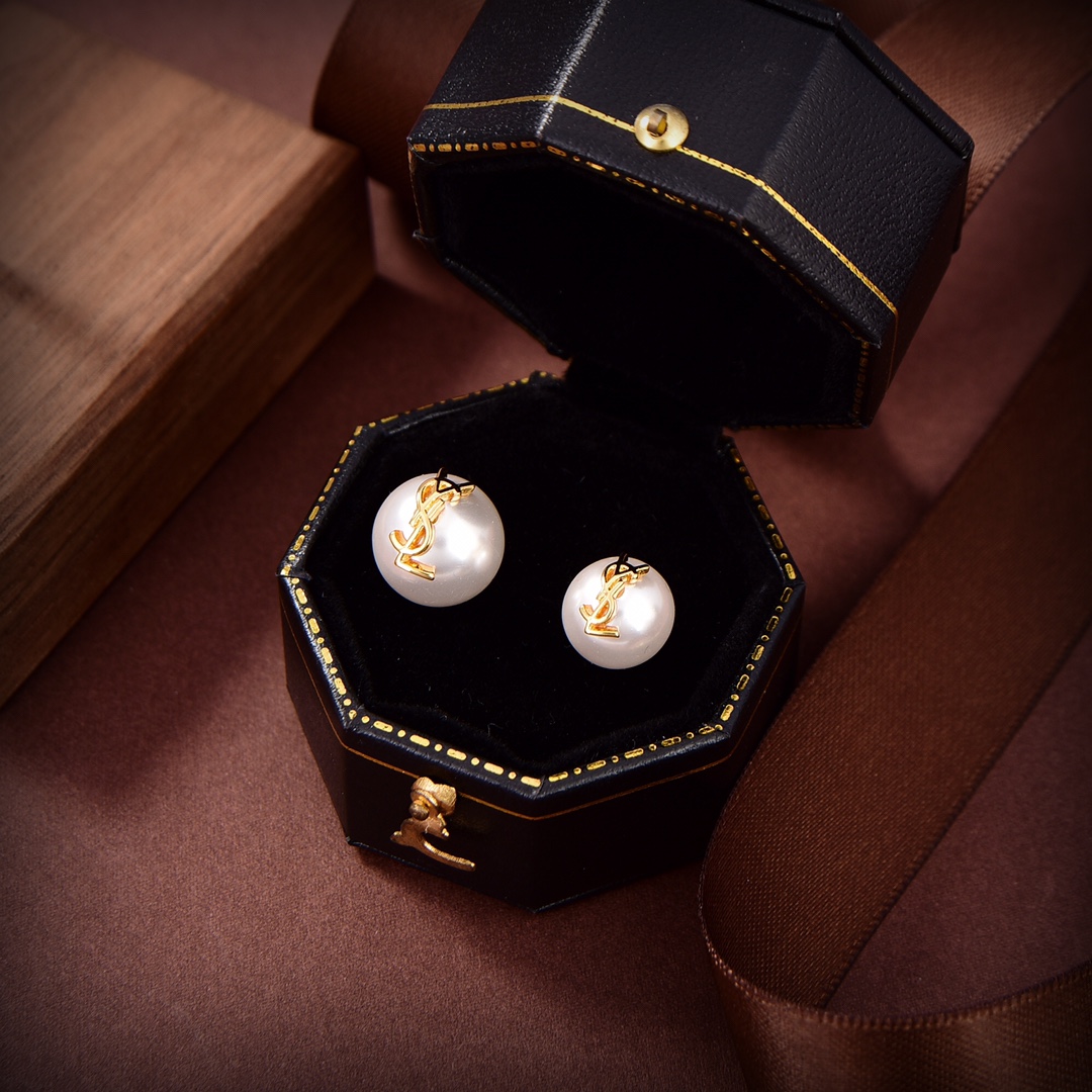 【ピアス】★ Yves Saint Laurent ★