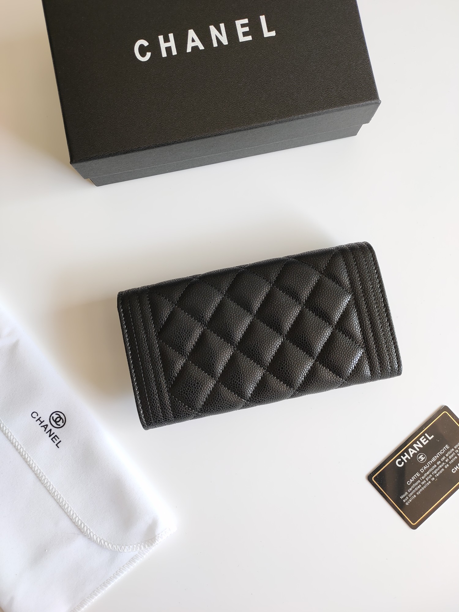 【CHANEL 】二つ折り財布  19-10-3CM