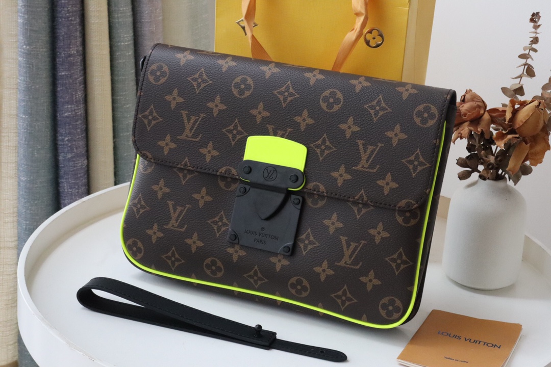 【LOUIS VUITTON】S LOCK 4A    -27 x 21 x 3.5 CM -3色