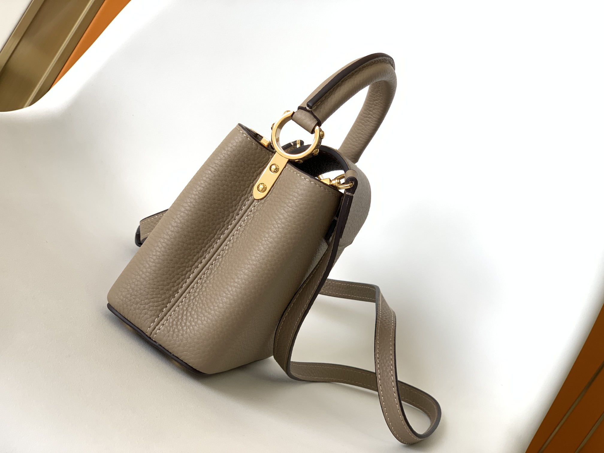 【LOUIS VUITTON】新作人気の Capucines mini  size:21x14x8 cm  -4色