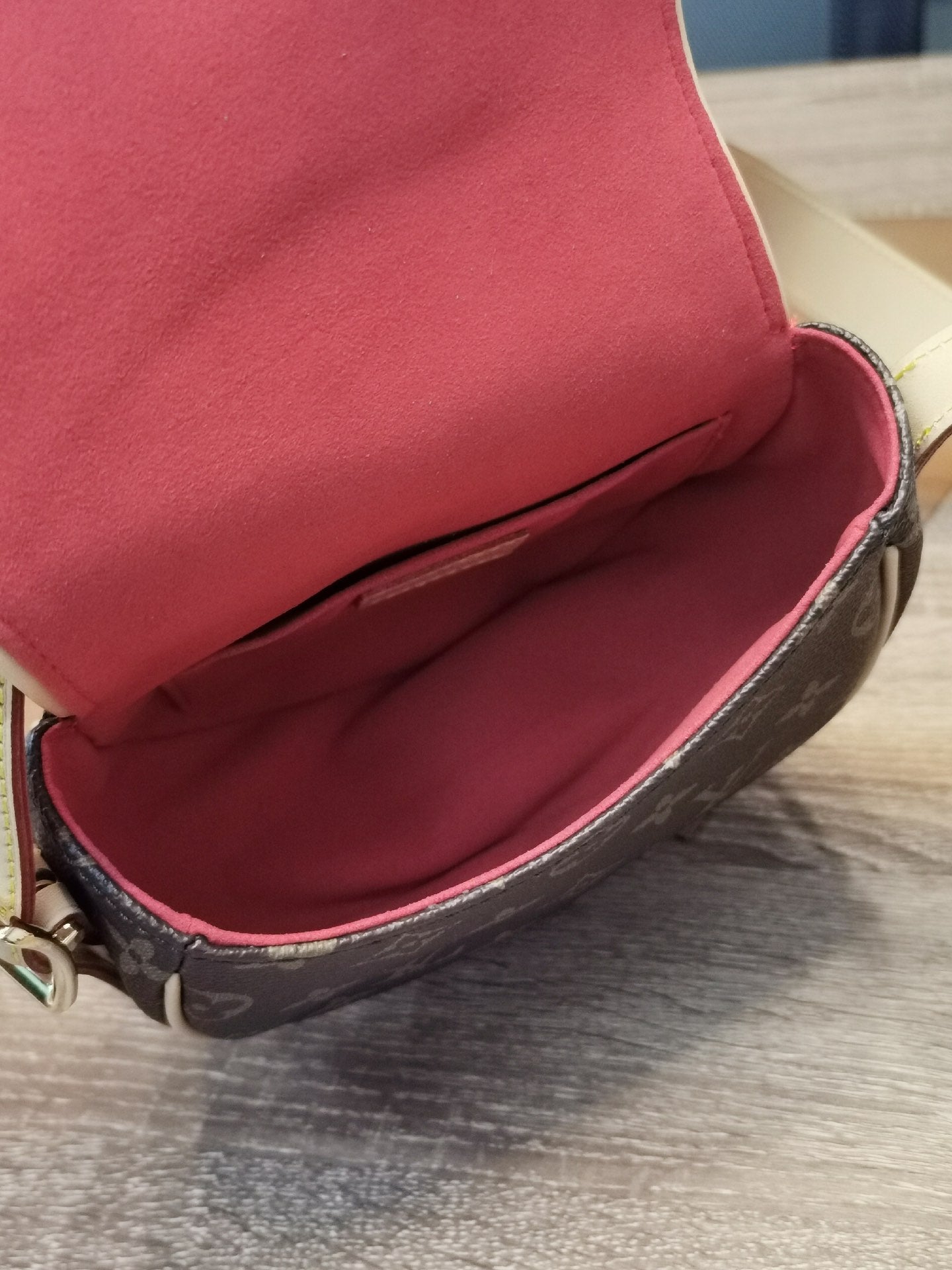 LV（ルイヴィトン）TAMBOURINハンドバッグ