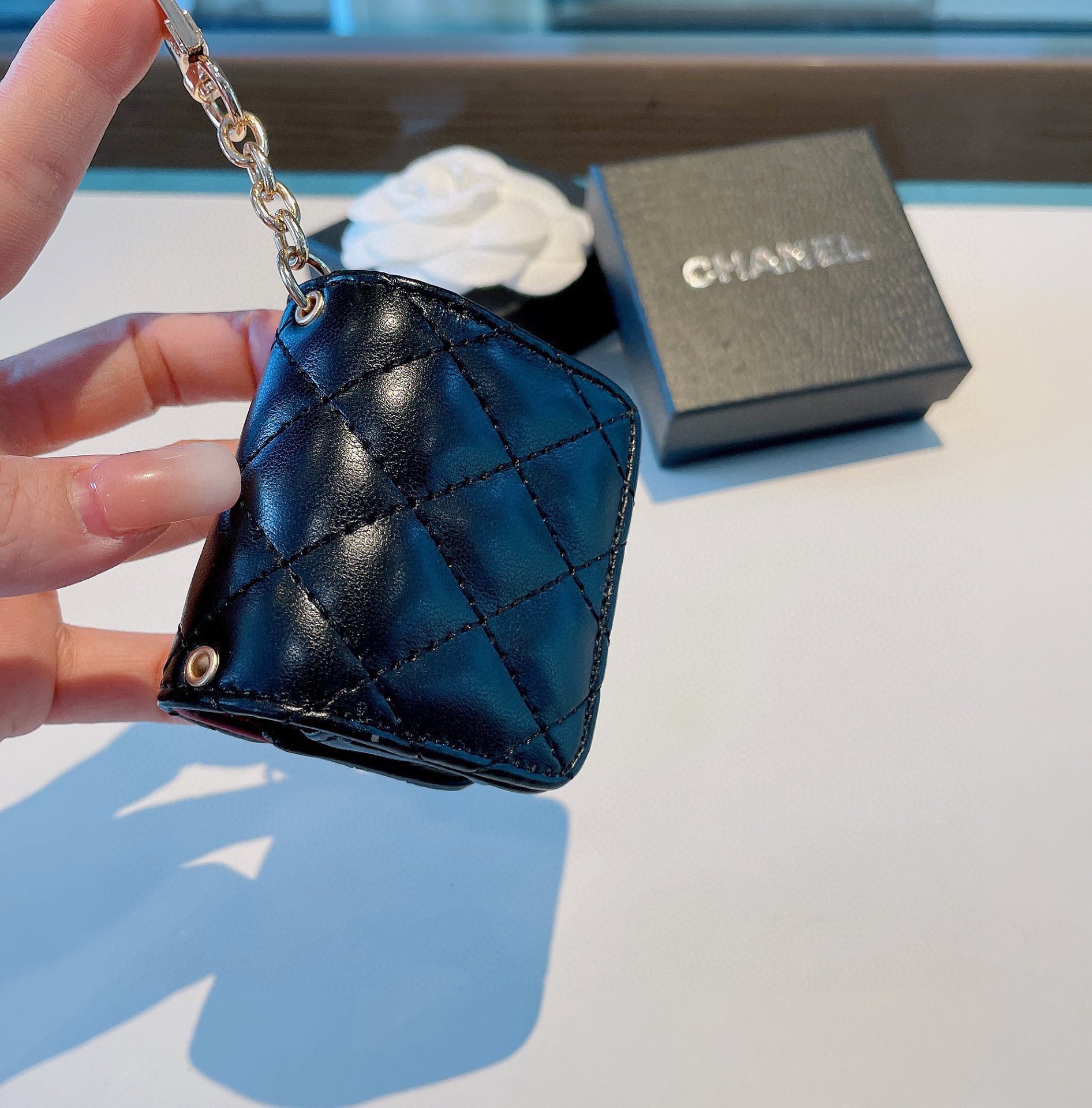 【スマホケース】CHANEL  イヤホン バッグ   -2色