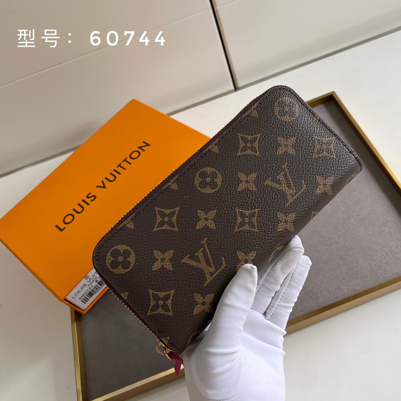 国内在庫(3日にお届け)  【LOUIS VUITTON】財布 M60744