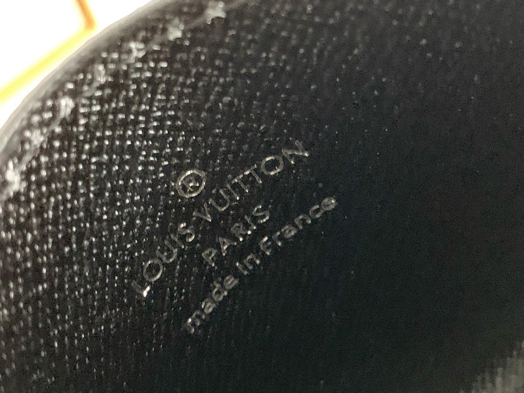 【LOUIS VUITTON】パスケース  7x11x2cm  -7色