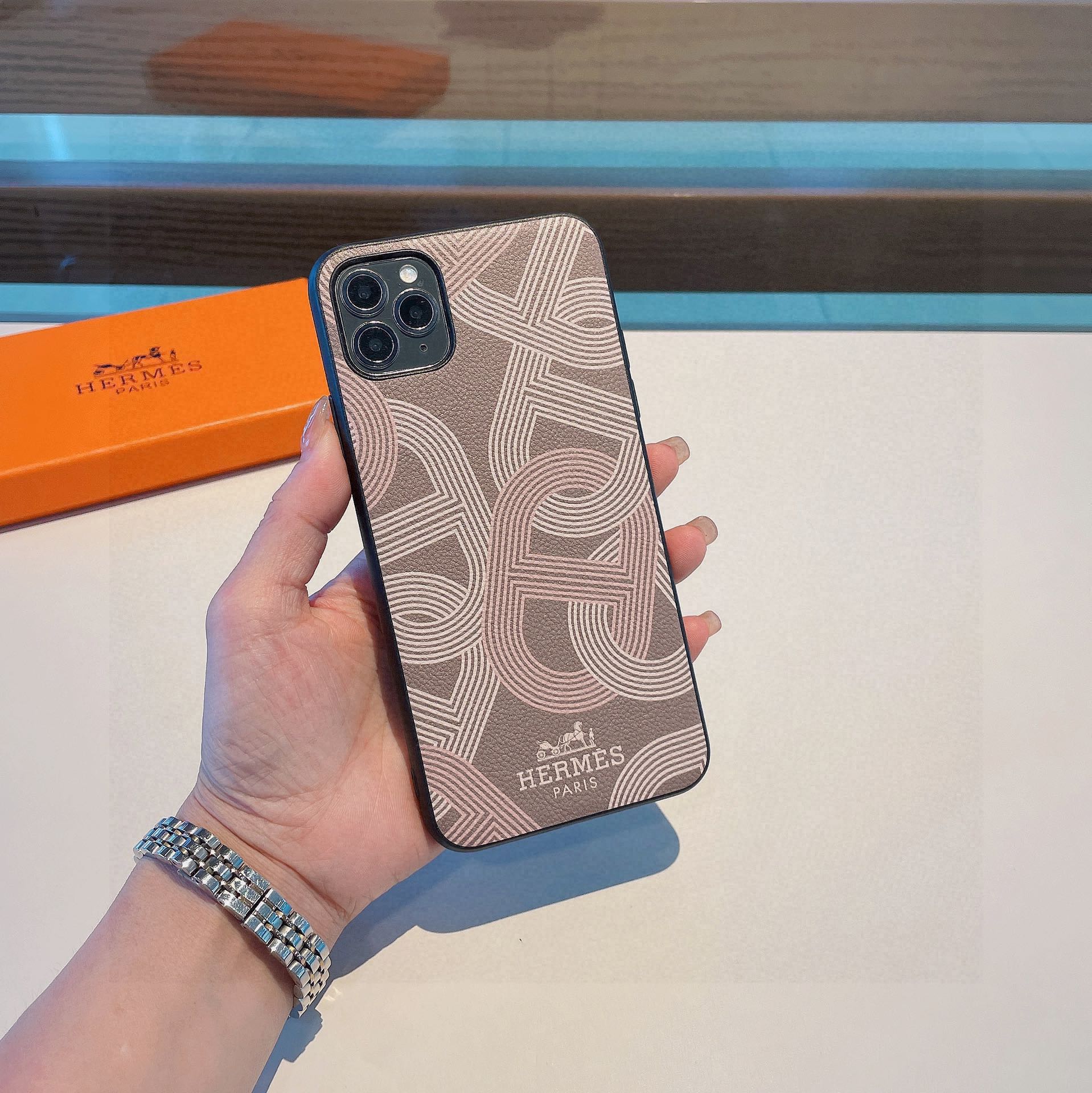 【スマホケース】Hermes 携帯カバー   -2色