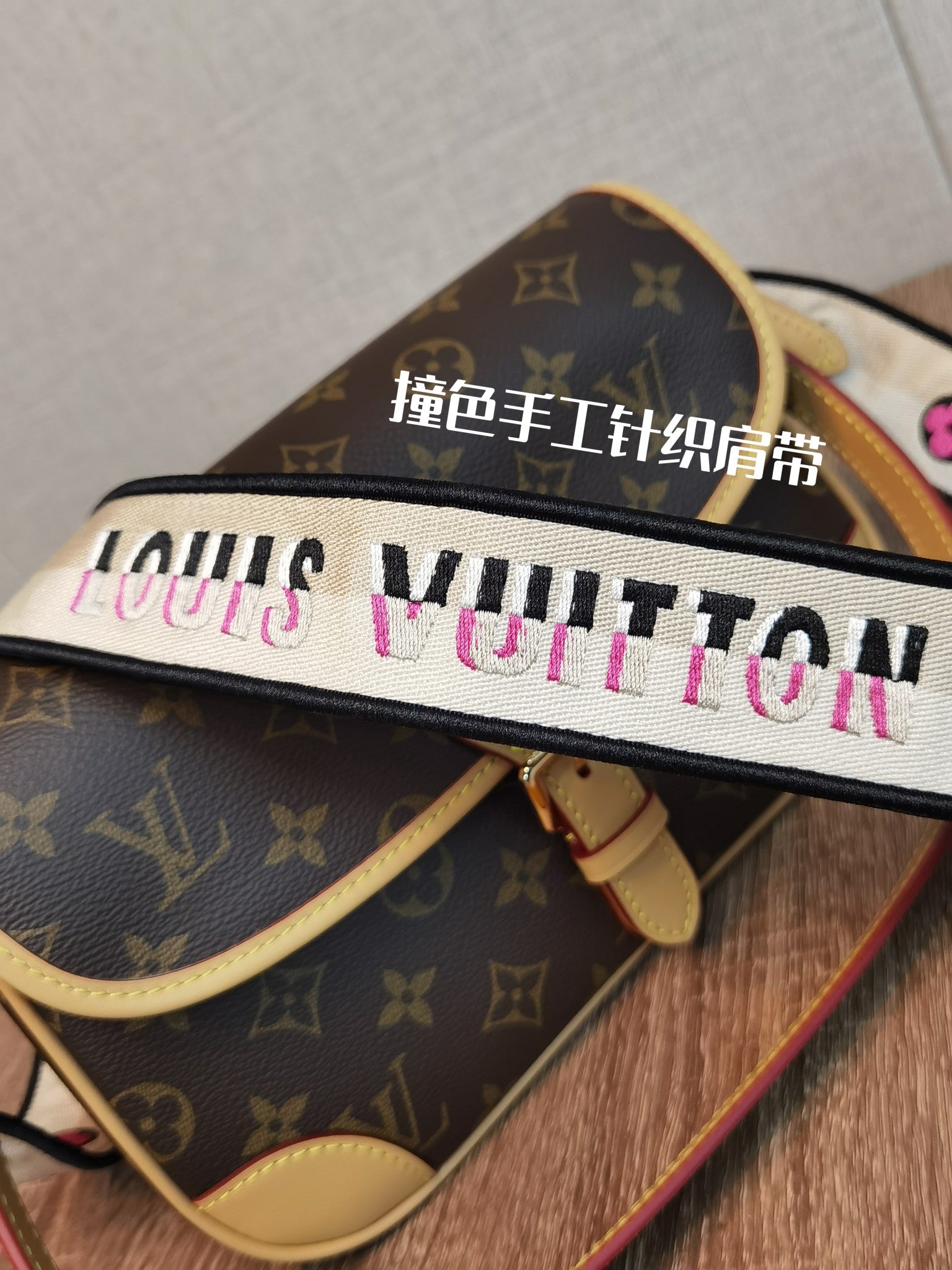 【LOUIS VUITTON】 番号：M45985 サイズ: 25.0 × 9.0 × 15.0 CM