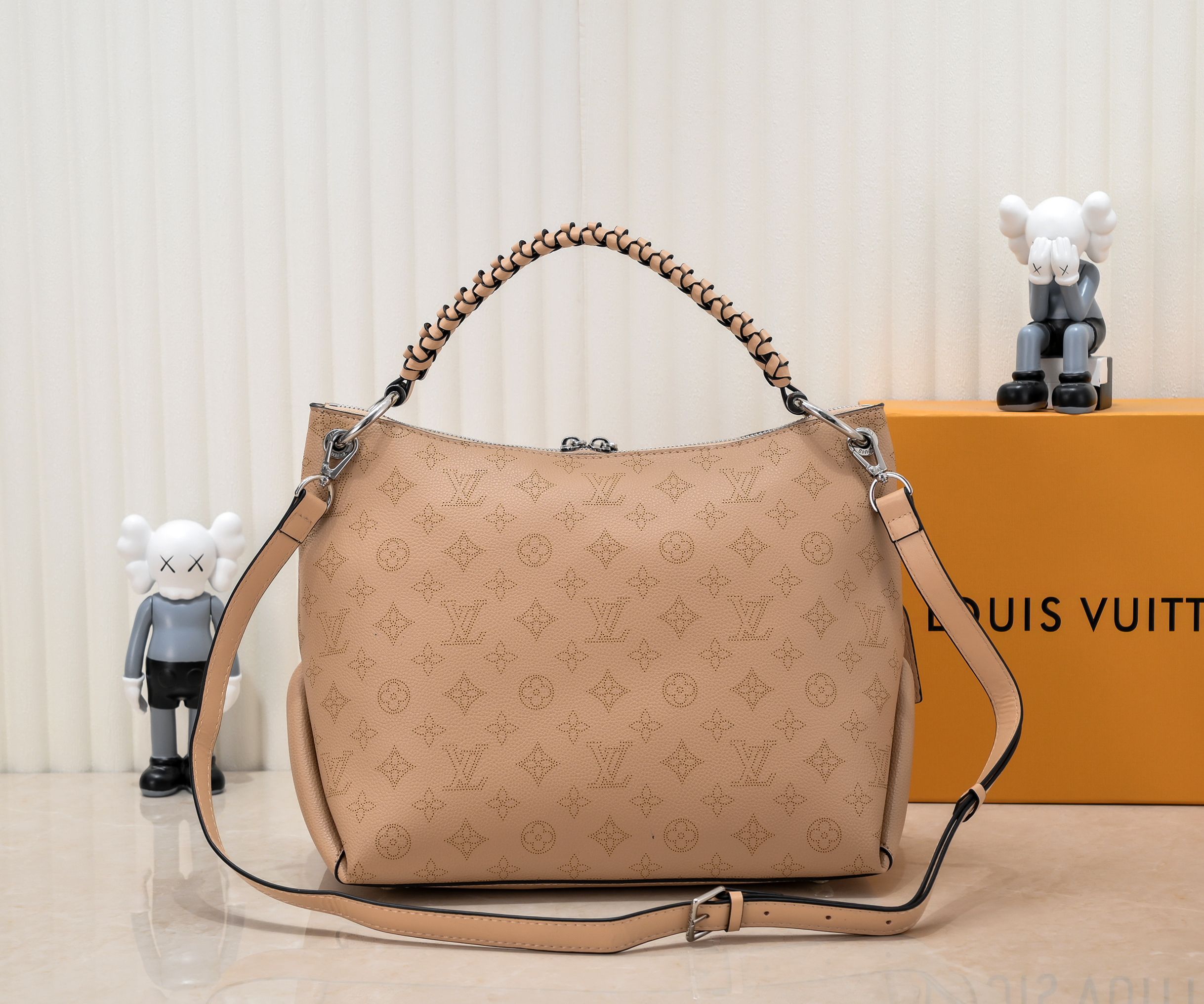 【LOUIS VUITTON】  32*26*17cm -4色