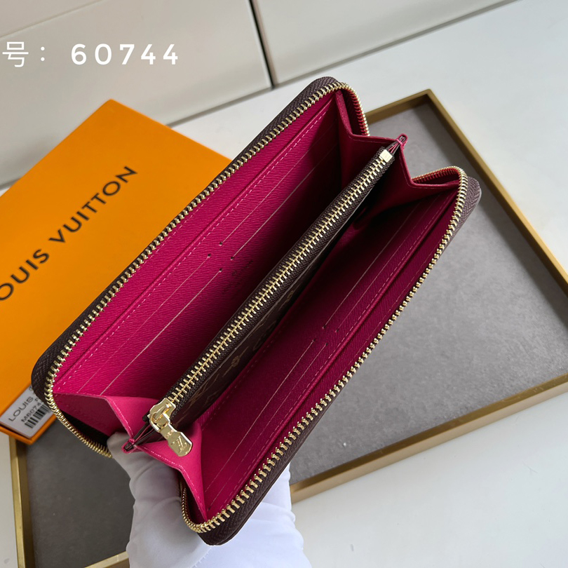 国内在庫(3日にお届け)  【LOUIS VUITTON】財布 M60744